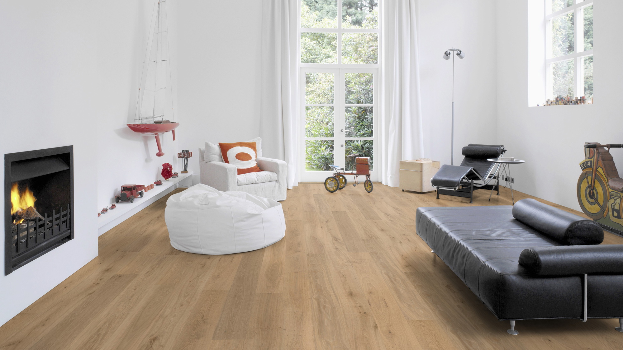 Milieubild Altbau-Wohnzimmer mit Kamin - Wicanders Wise HDF Klick-Designboden wood Natural XL Natural Oak Almond Milieubild Altbau-Wohnzimmer mit Kamin - Wicanders Wise 80003666