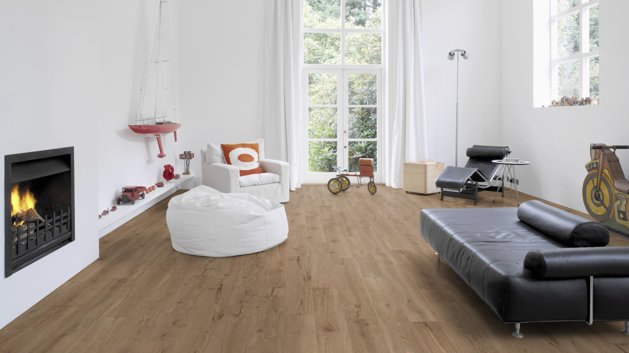 Milieubild Altbau-Wohnzimmer mit Kamin - Wicanders Wise HDF Klick-Designboden wood Natural Dakota Oak Milieubild Altbau-Wohnzimmer mit Kamin - Wicanders Wise 80003593