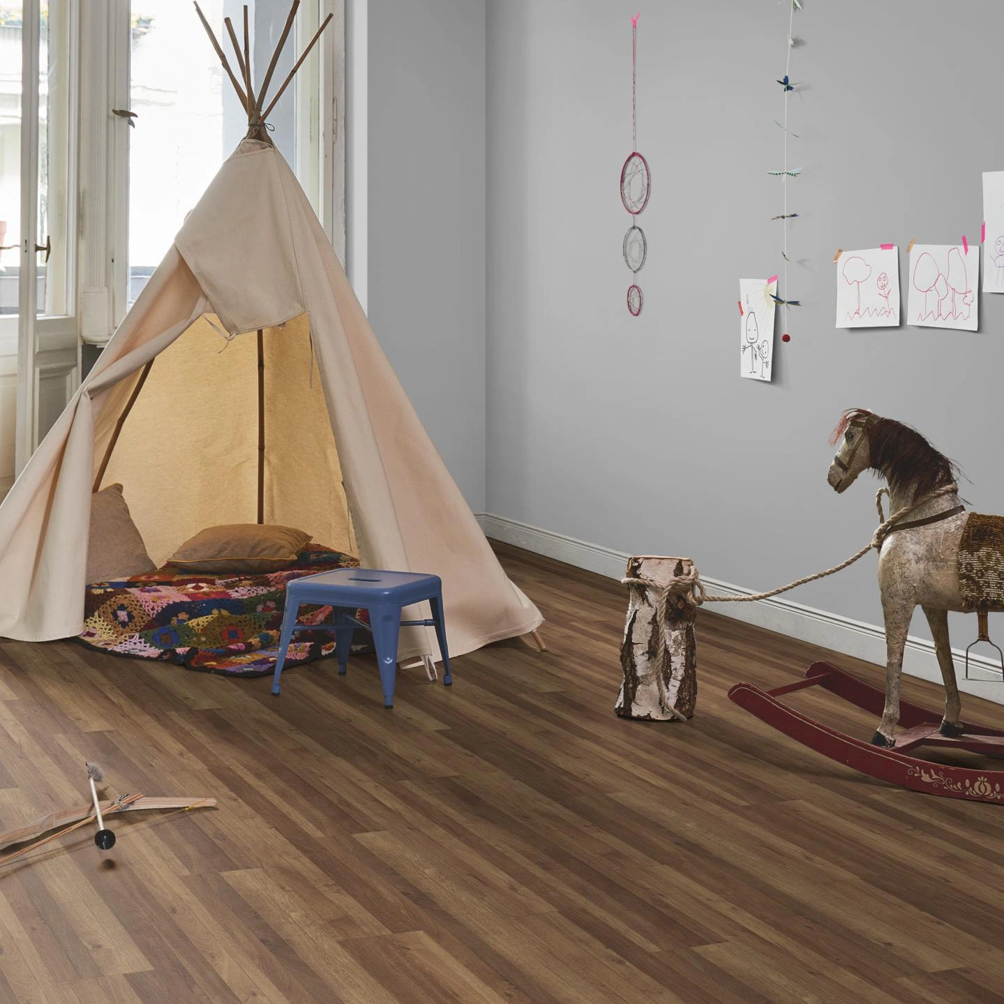 Milieubild Kinderzimmer in Stadtwohnung - Parador HDF Klick-Designboden Modular ONE Eiche Linea antik Milieubild Kinderzimmer in Stadtwohnung - Parador 1744551