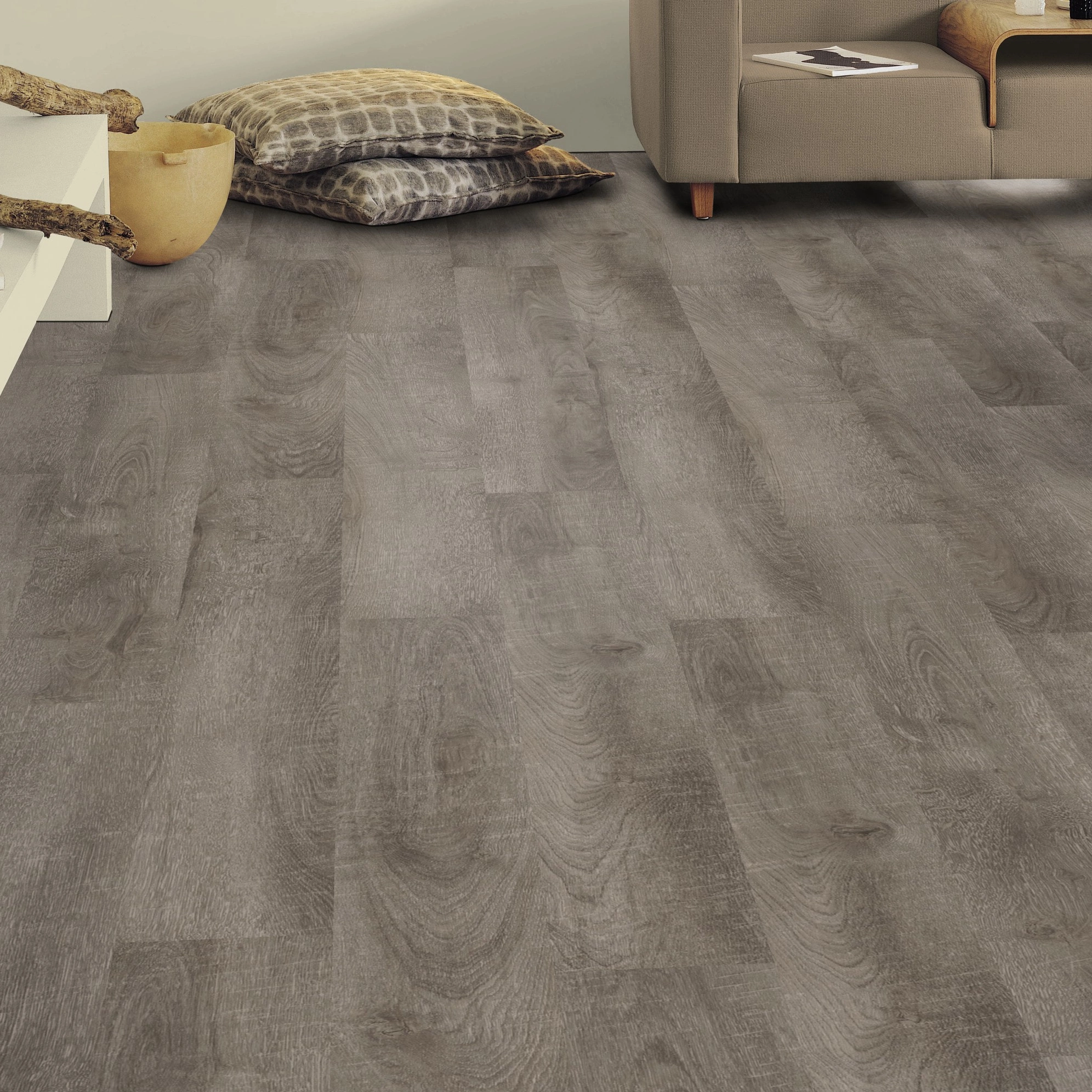 Milieubild Wohnzimmer mit Sideboard - Tarkett Klebe-Vinyl iD Inspiration 30 CLASSICS Antik Oak Dark Grey Milieubild Wohnzimmer mit Sideboard - Tarkett 24524006