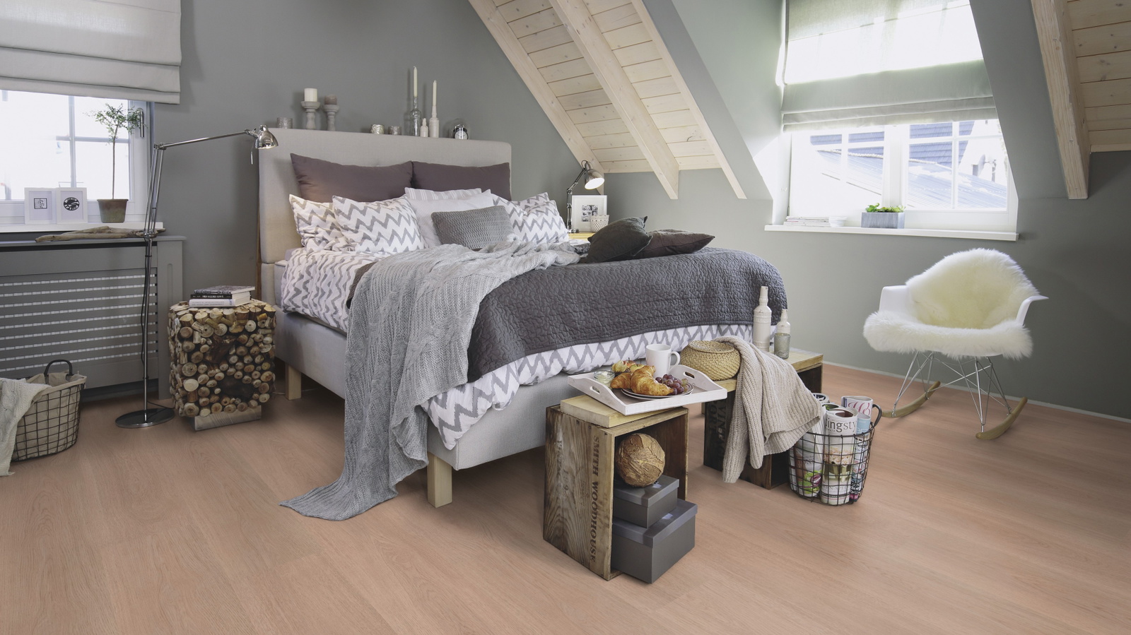 Milieubild Schlafzimmer im modernen Dachgeschoss - wineo PL306R