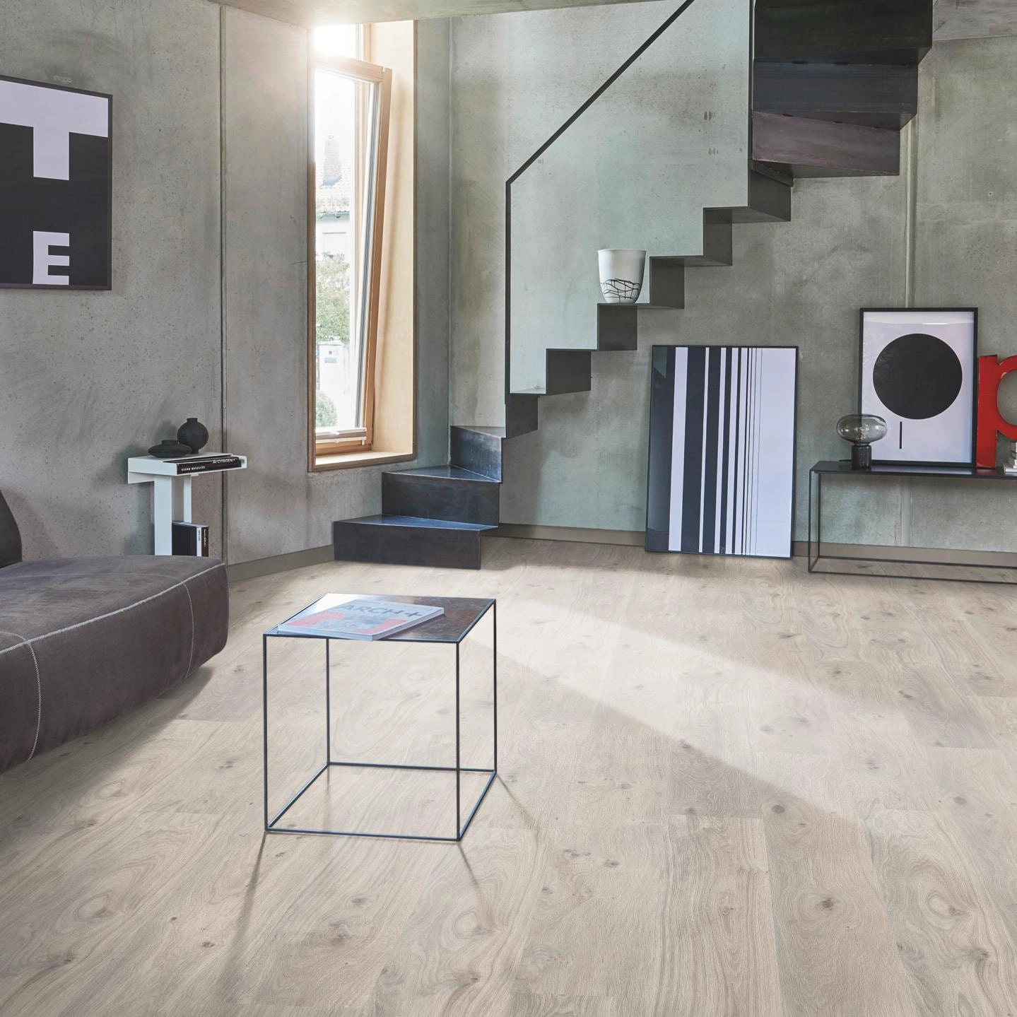 Milieubild Wohnzimmer im modernen Loft-Stil - Parador Laminat Basic 400 Eiche Natur Grau Milieubild Wohnzimmer im modernen Loft-Stil - Parador 1593798