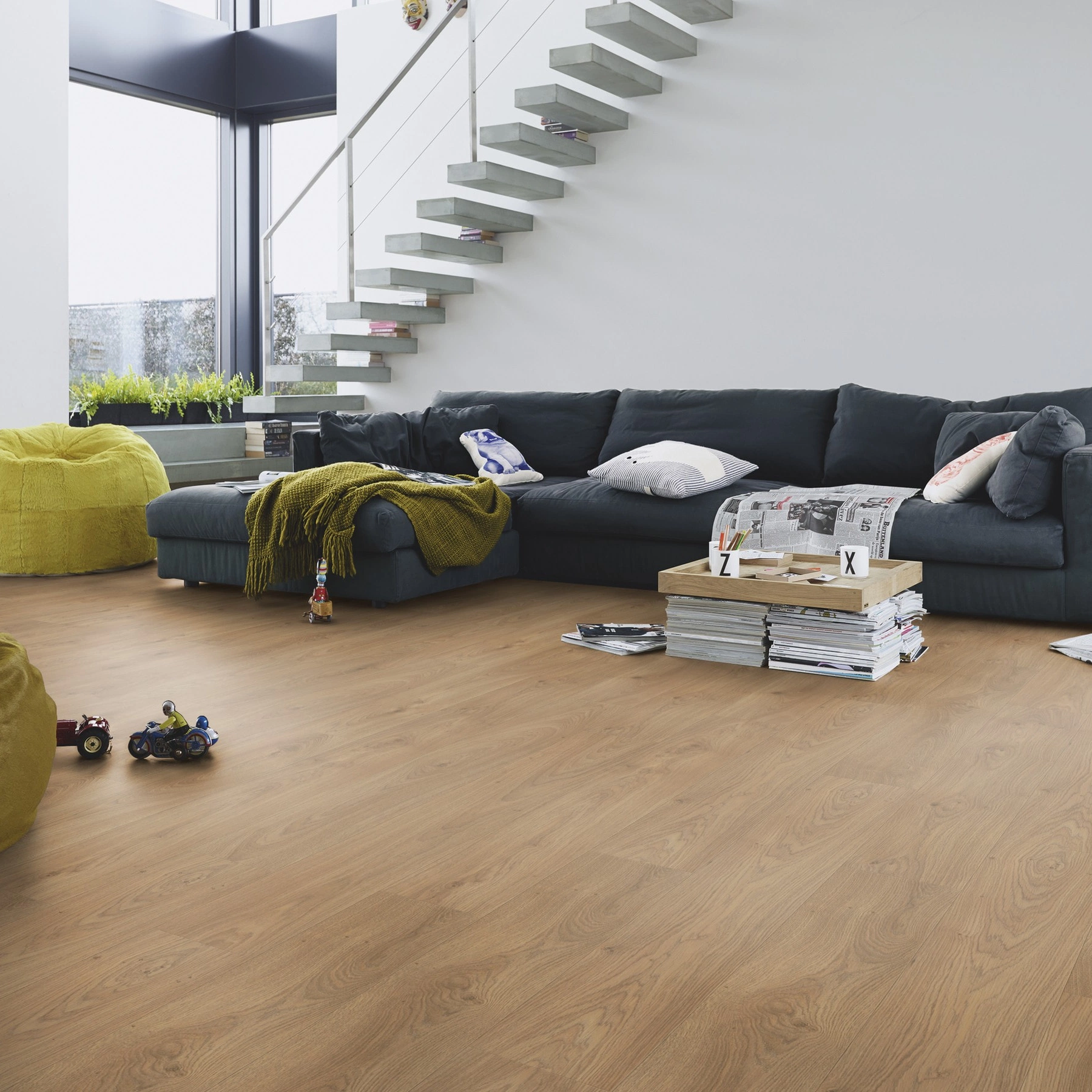 Milieubild Modernes Wohnzimmer mit Kamin - MEISTER Laminat LC 150 Eiche Chianti Milieubild Modernes Wohnzimmer mit Kamin - MEISTER 600014-1288198-07149