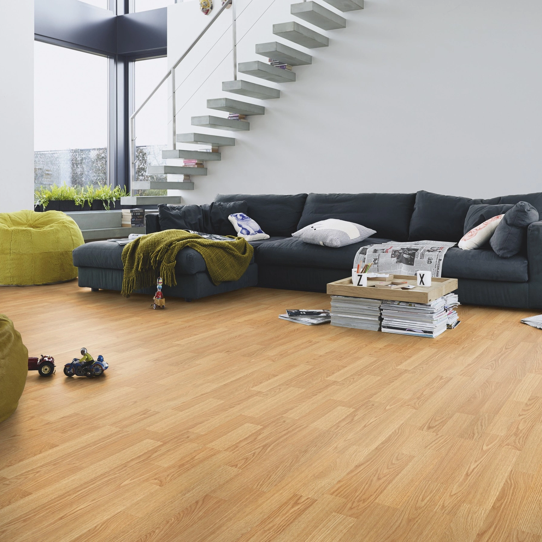 Milieubild Modernes Wohnzimmer mit Kamin - MEISTER Laminat LC 150 Eiche Milieubild Modernes Wohnzimmer mit Kamin - MEISTER 600014-1288198-00462
