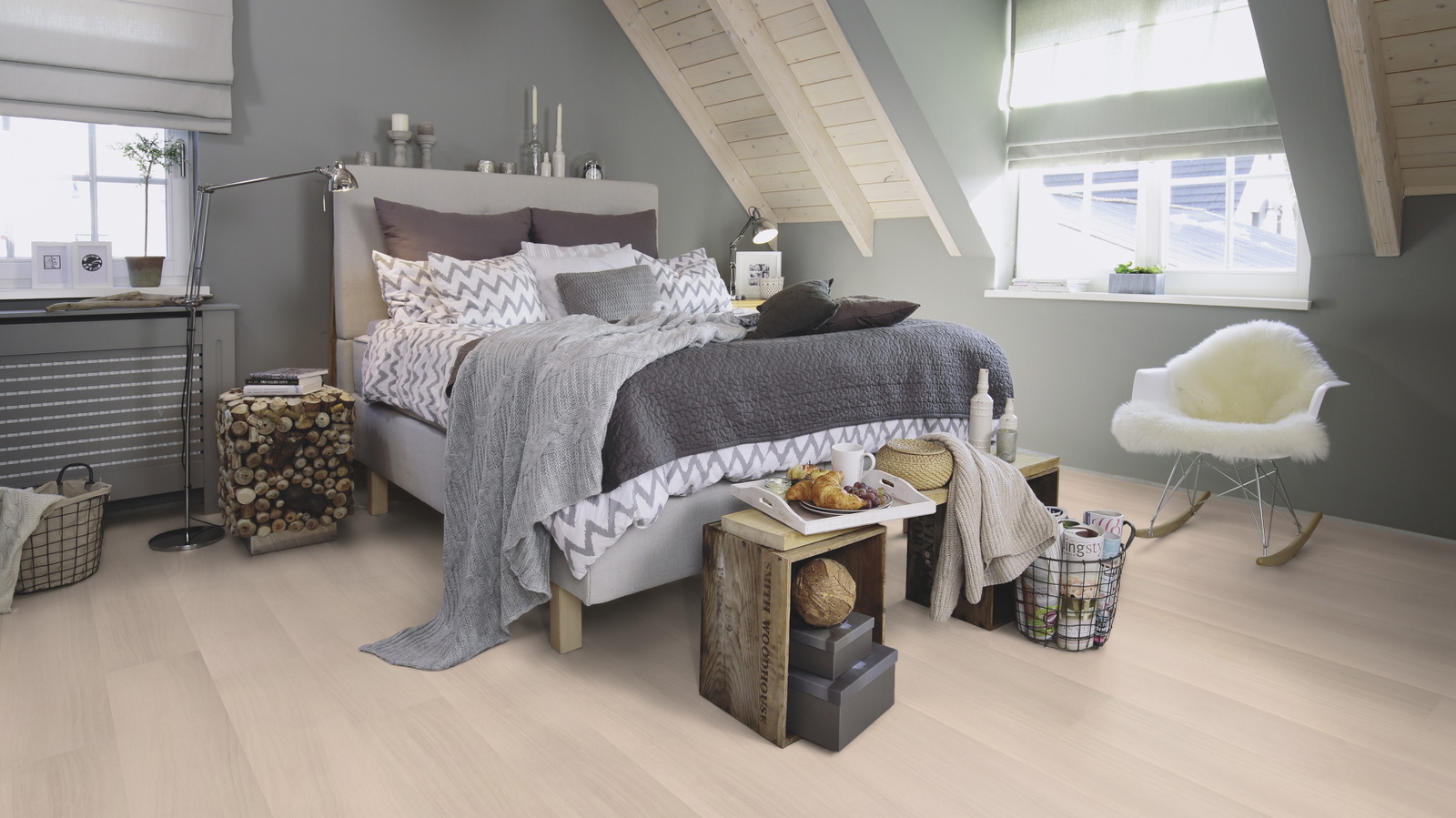 Milieubild Schlafzimmer im modernen Dachgeschoss - wineo PL296R
