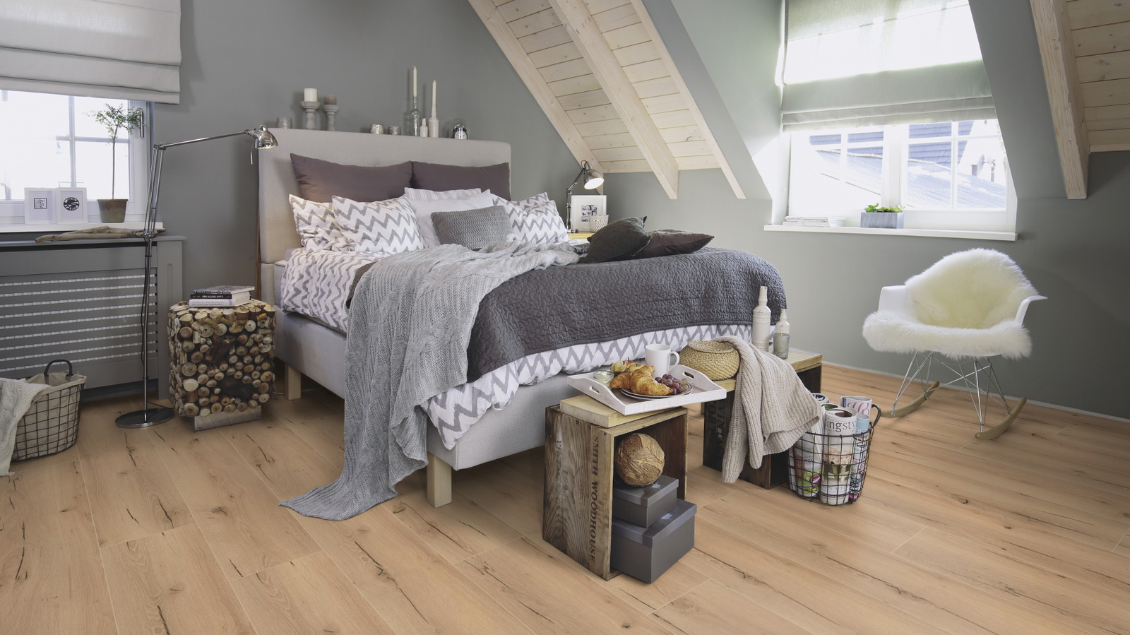 Milieubild Schlafzimmer im modernen Dachgeschoss - wineo PL271R