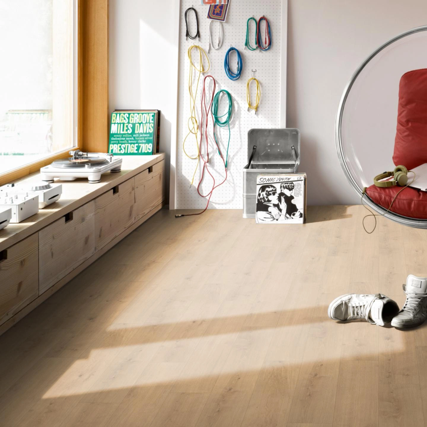 Milieubild Musikzimmer mit Plattenspieler - Parador HDF Klick-Designboden Modular ONE Eiche Pure natur Milieubild Musikzimmer mit Plattenspieler - Parador 1730766