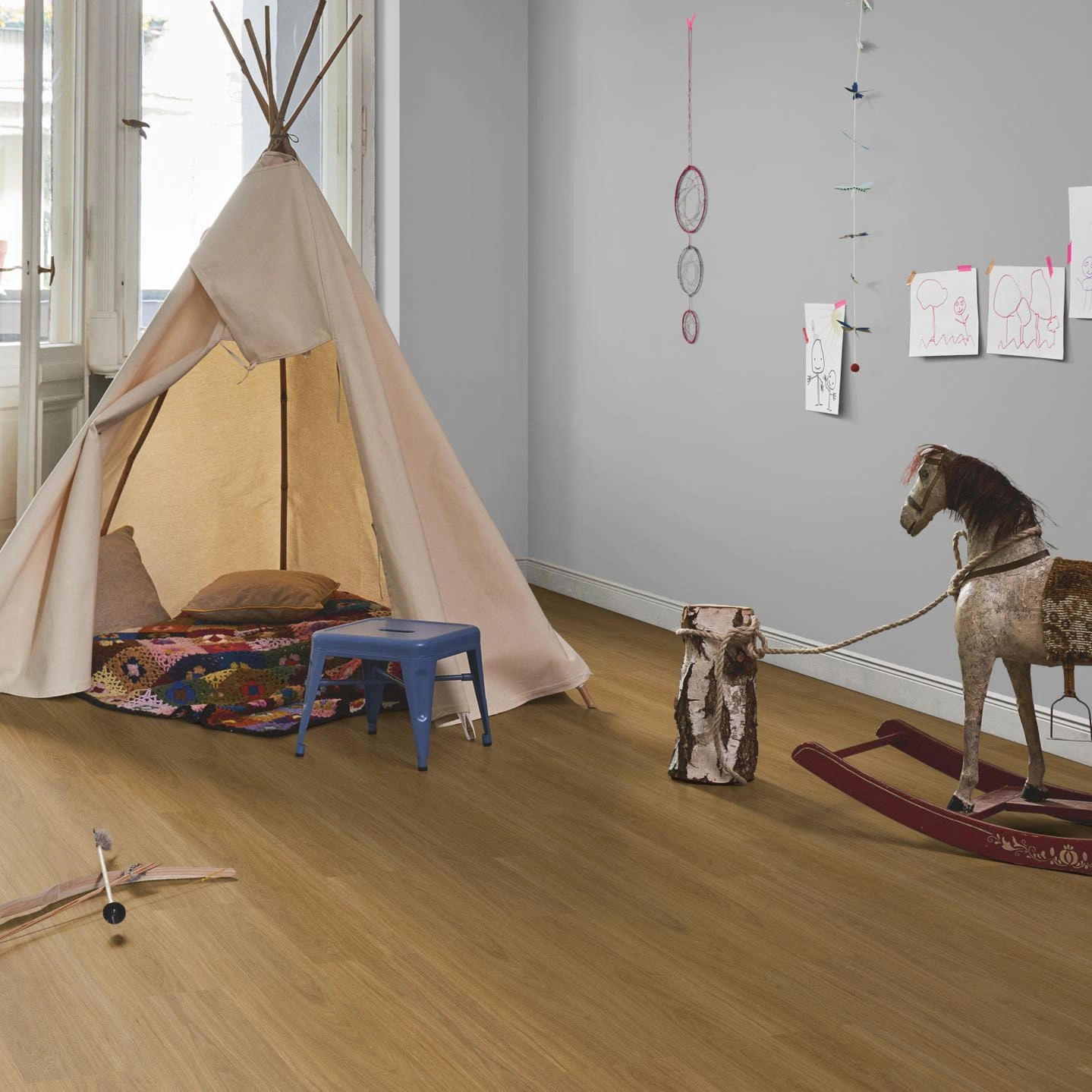 Milieubild Kinderzimmer in Stadtwohnung - Parador Klebe-Vinyl Classic 2025 Eiche Oxford karamellbraun Milieubild Kinderzimmer in Stadtwohnung - Parador 1748869