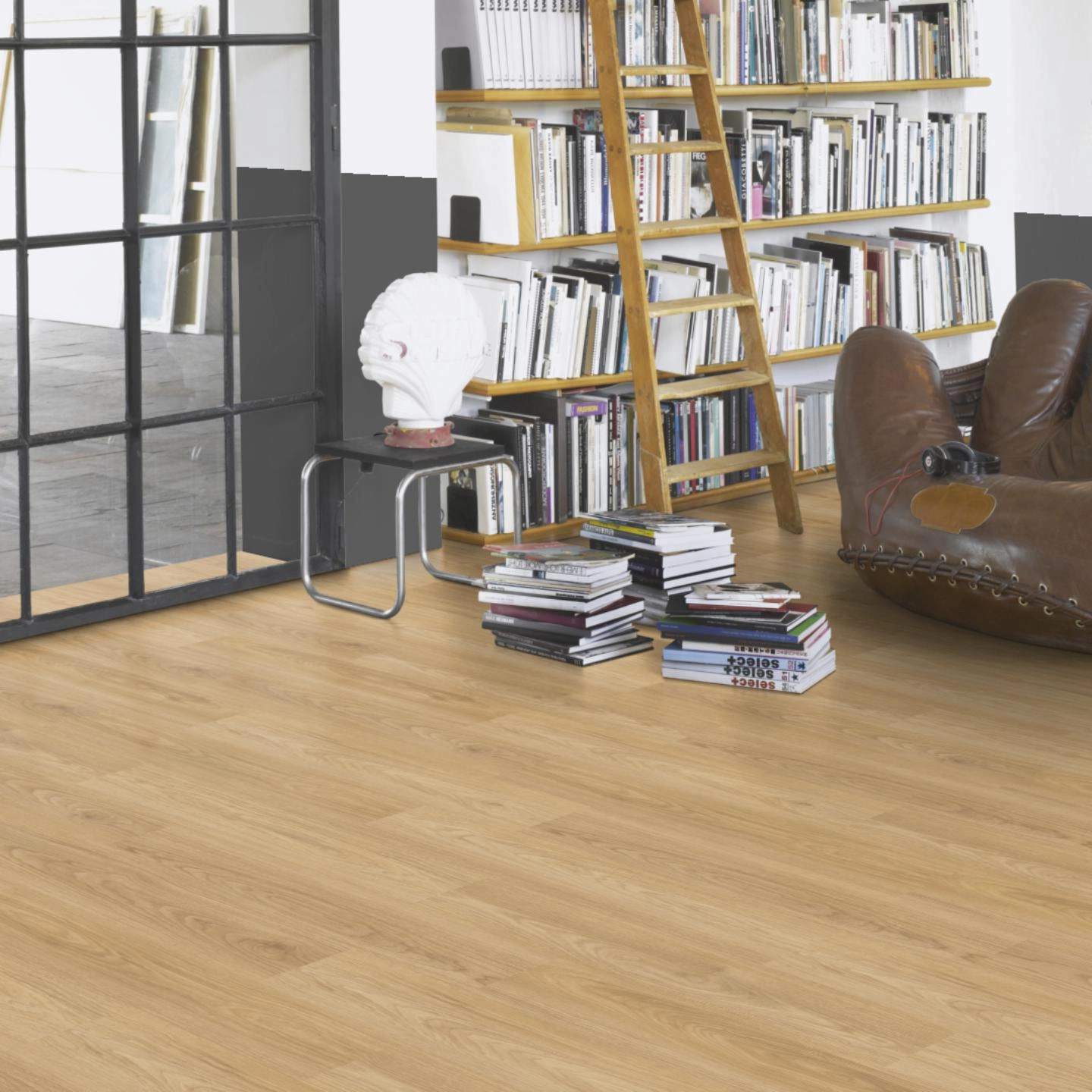 Milieubild Modernes Wohnzimmer mit Atelier - Parador Laminat Basic 400 Hickory Milieubild Modernes Wohnzimmer mit Atelier - Parador 1748182