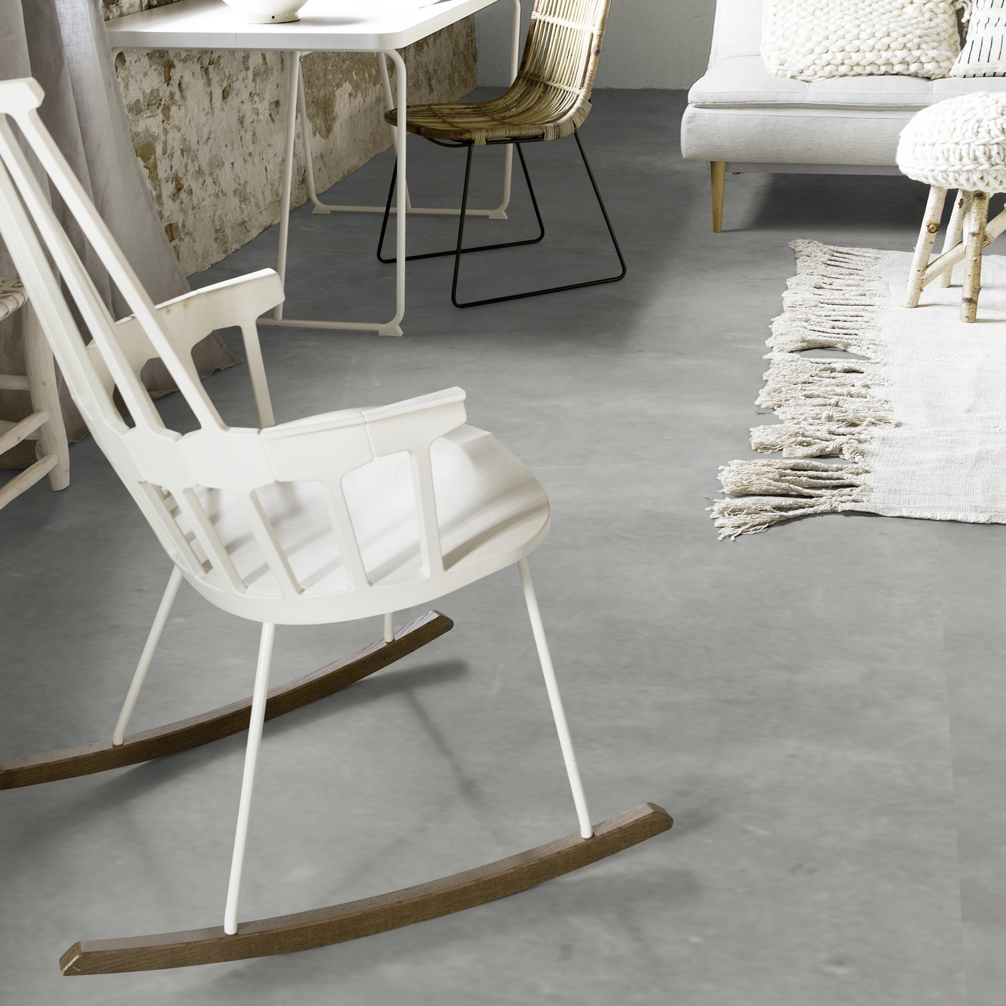 Milieubild Wohnzimmer mit Schaukelstuhl im skandinavischen Stil - Forbo Flooring Klebe-Vinyl Enduro Dryback Material Light Concrete Milieubild Wohnzimmer mit Schaukelstuhl im skandinavischen Stil - Forbo Flooring 217637