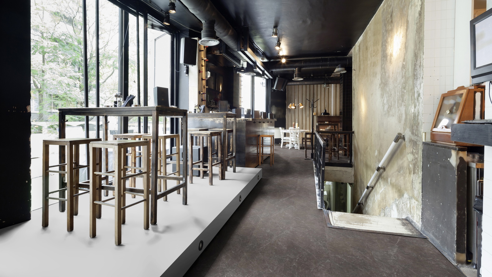 Milieubild Restaurant - Bar mit Tischen und Hockern - wineo PL15405SXL