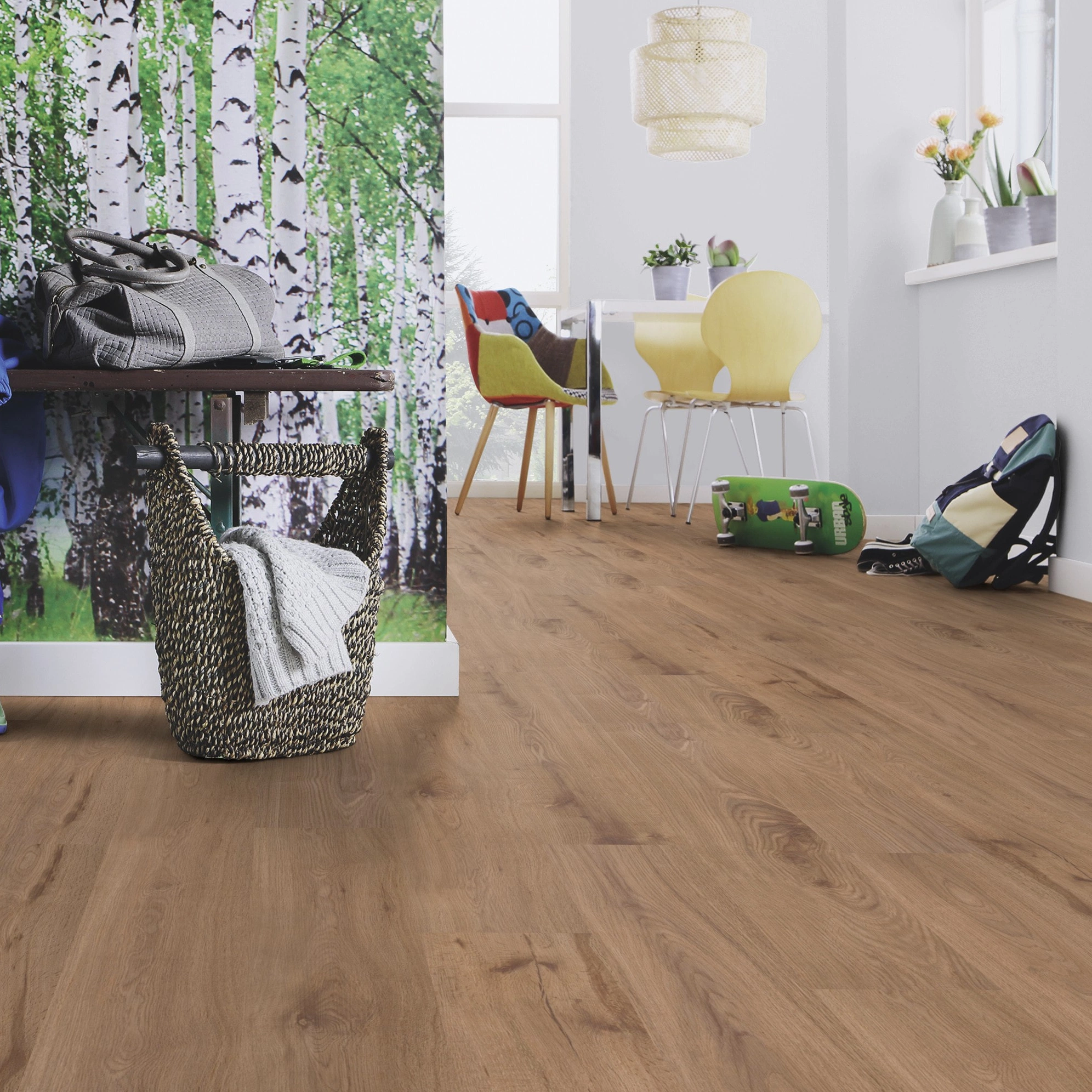 Milieubild Esszimmer mit Flur und Sitzbank - wineo HDF Klick-Bioboden PURLINE wineo 1000 wood L Strong Oak Cinnamon Milieubild Esszimmer mit Flur und Sitzbank - wineo MLP301R