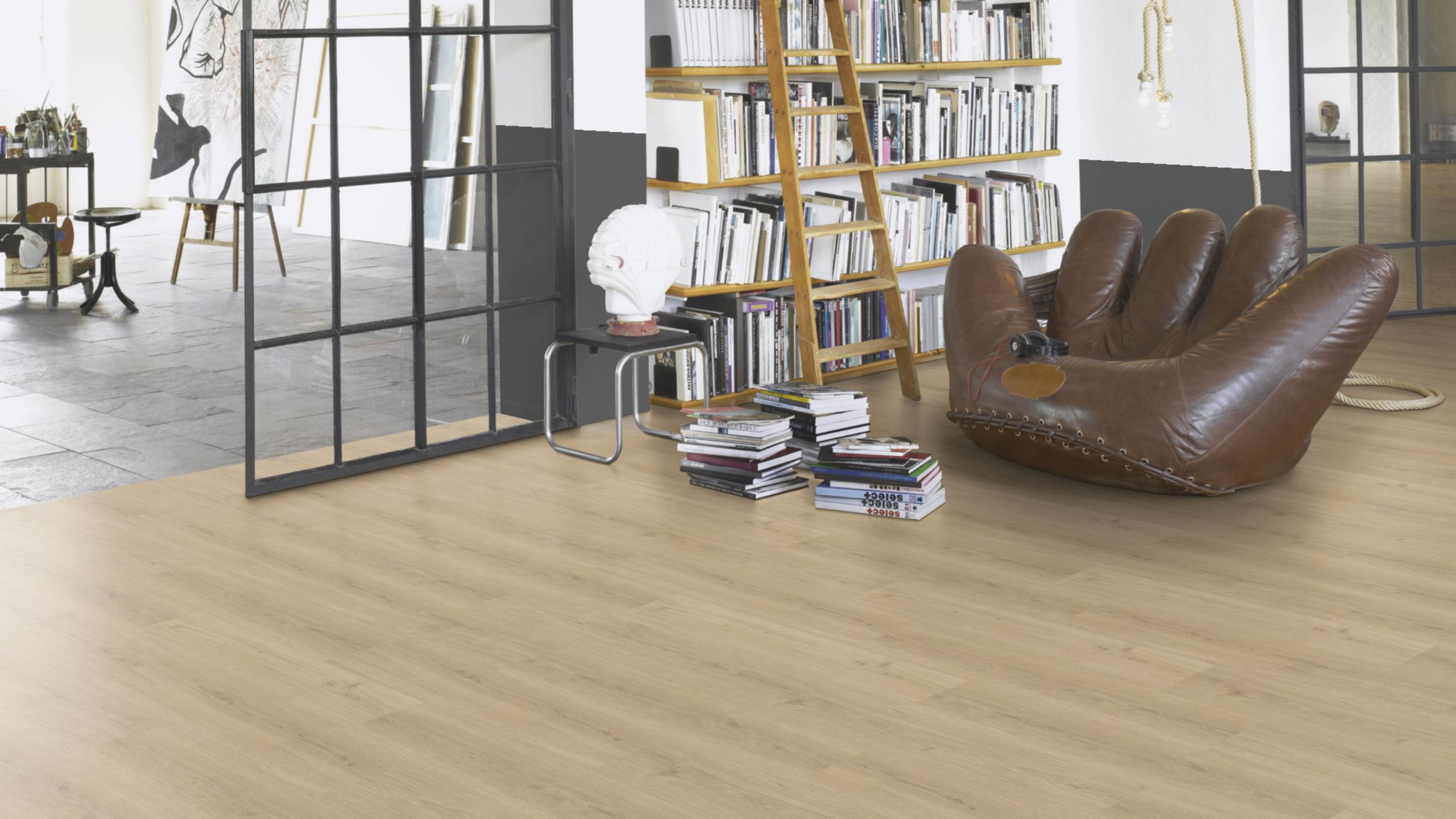 Milieubild Modernes Wohnzimmer mit Atelier - Parador Klebe-Vinyl Basic 2.0 Eiche Regent beige Milieubild Modernes Wohnzimmer mit Atelier - Parador 1748822
