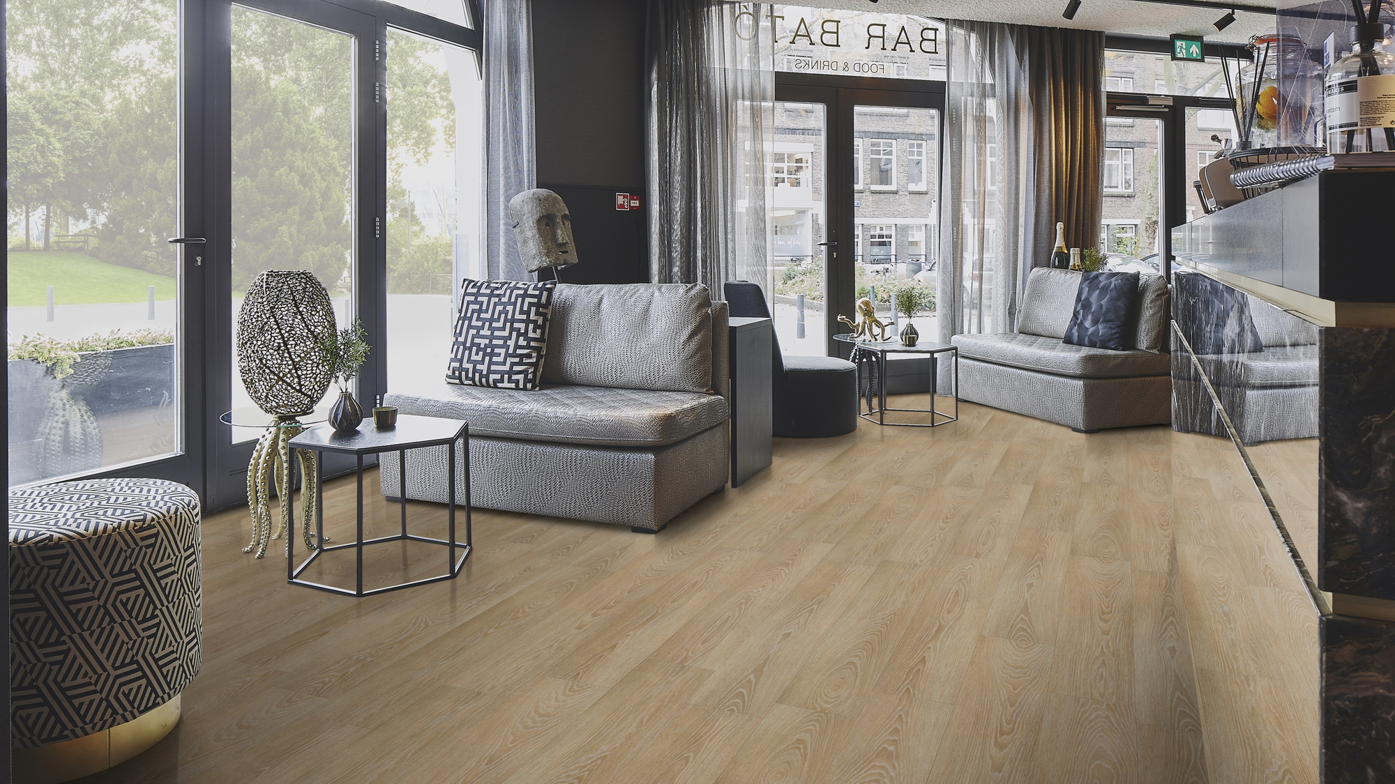 Milieubild Lounge in Hotelbar - Forbo Flooring Klebe-Vinyl Allura Dryback 0.55 Wood Blond Timber Milieubild Lounge in Hotelbar - Forbo Flooring 220141