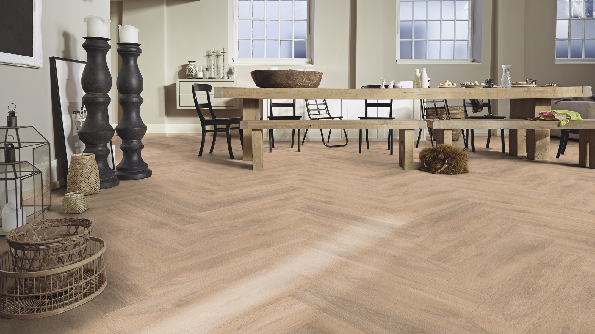 Milieubild Esszimmer mit großem Tisch - MEISTER Laminat LS 350 Eiche sand Milieubild Esszimmer mit großem Tisch - MEISTER 600001-0840168-07004
