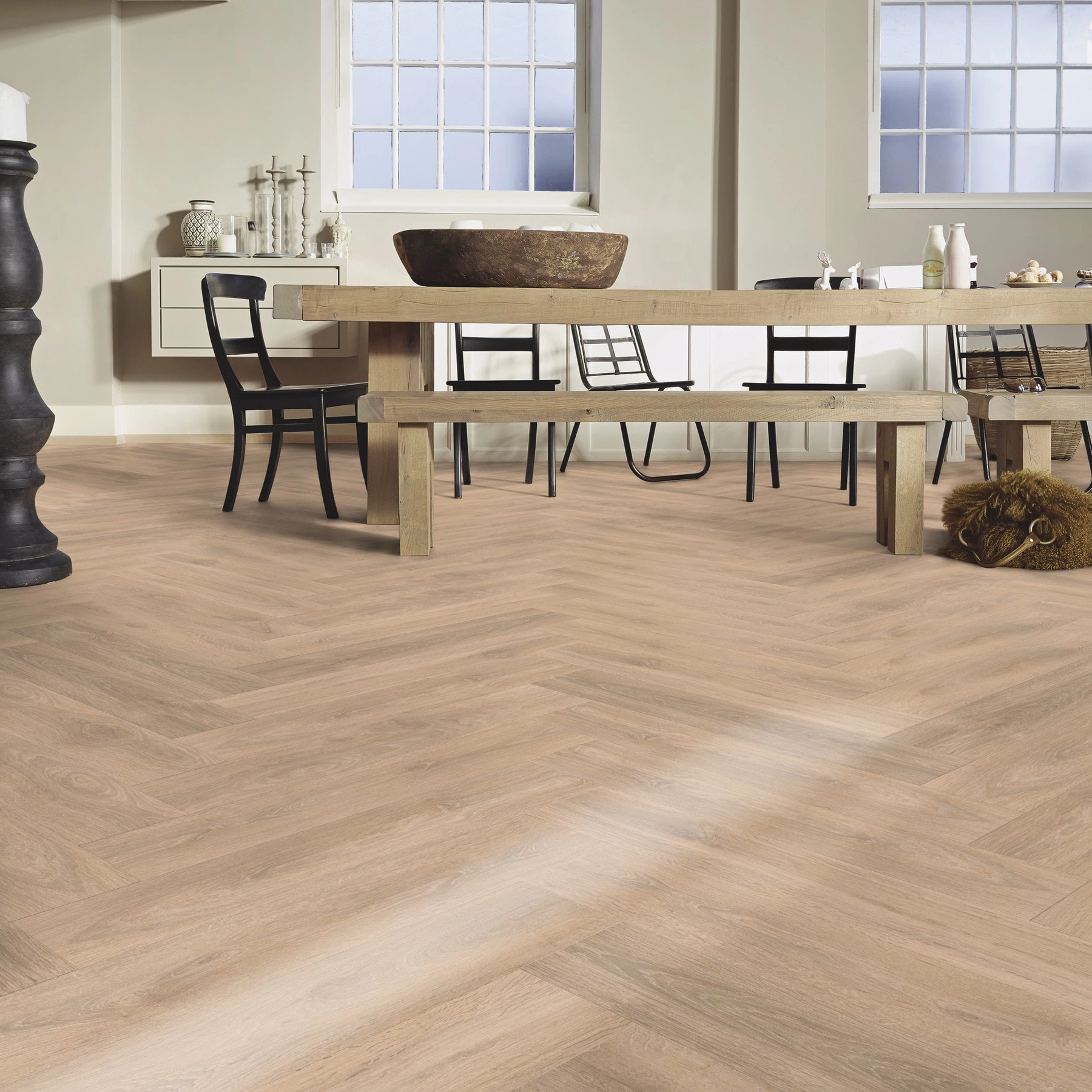 Milieubild Esszimmer mit großem Tisch - MEISTER Laminat LS 350 Eiche sand Milieubild Esszimmer mit großem Tisch - MEISTER 600001-0840168-07004
