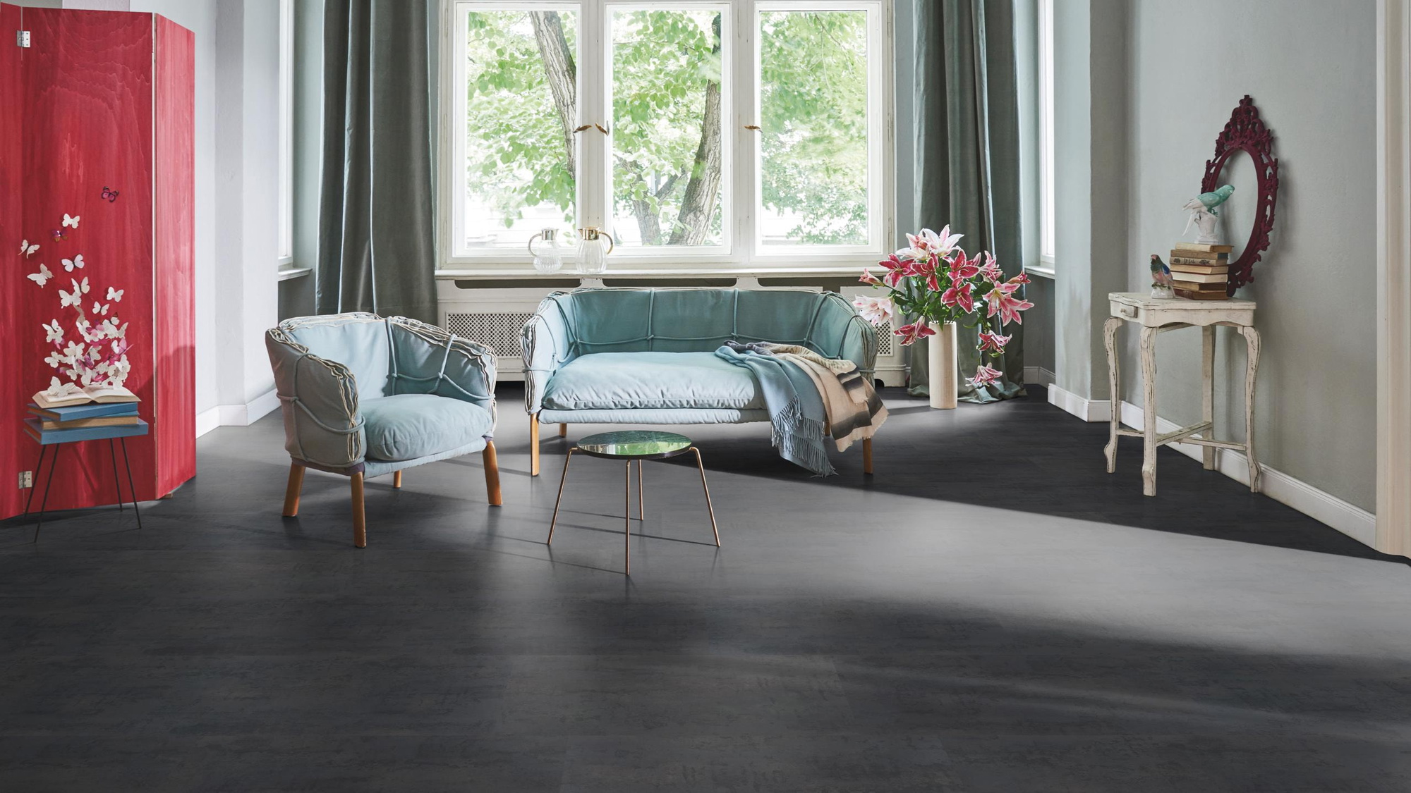 Milieubild Wohnzimmer in Stadtwohnung - Parador Laminat Trendtime 5 Rohstahl Milieubild Wohnzimmer in Stadtwohnung - Parador 1743600