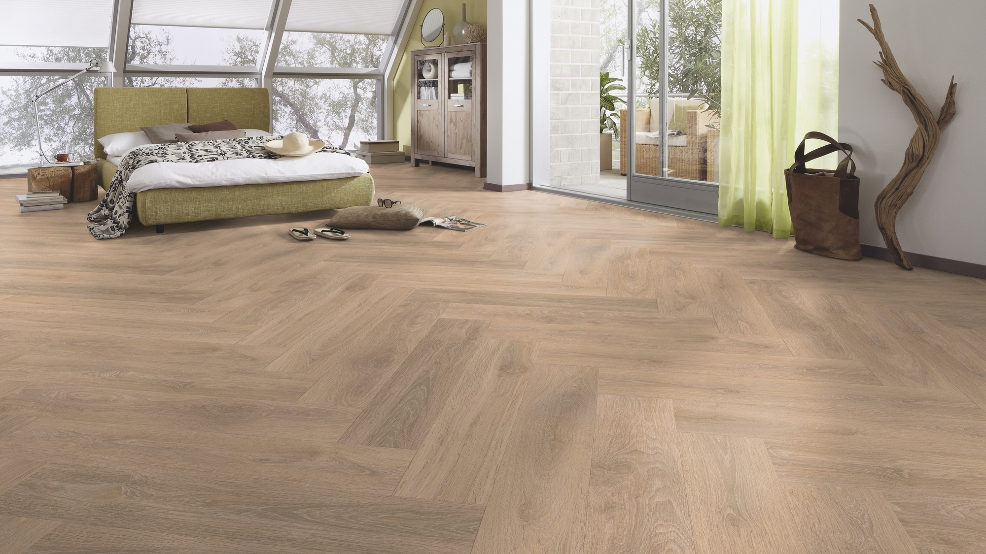 Milieubild Schlafzimmer im modernen Dachgeschoss - MEISTER Laminat LS 350 Eiche sand Milieubild Schlafzimmer im modernen Dachgeschoss - MEISTER 600001-0840168-07004