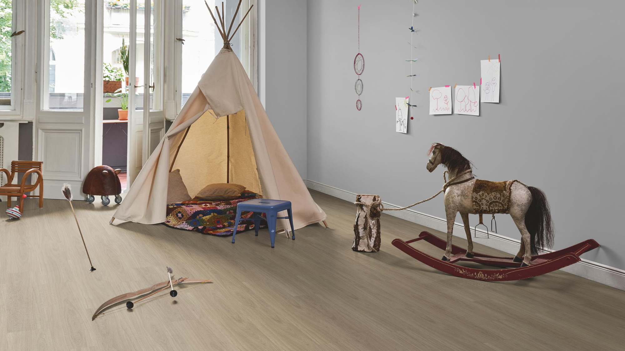 Milieubild Kinderzimmer in Stadtwohnung - Parador Klebe-Vinyl Classic 2025 Eiche Oxford geschliffen Milieubild Kinderzimmer in Stadtwohnung - Parador 1748867