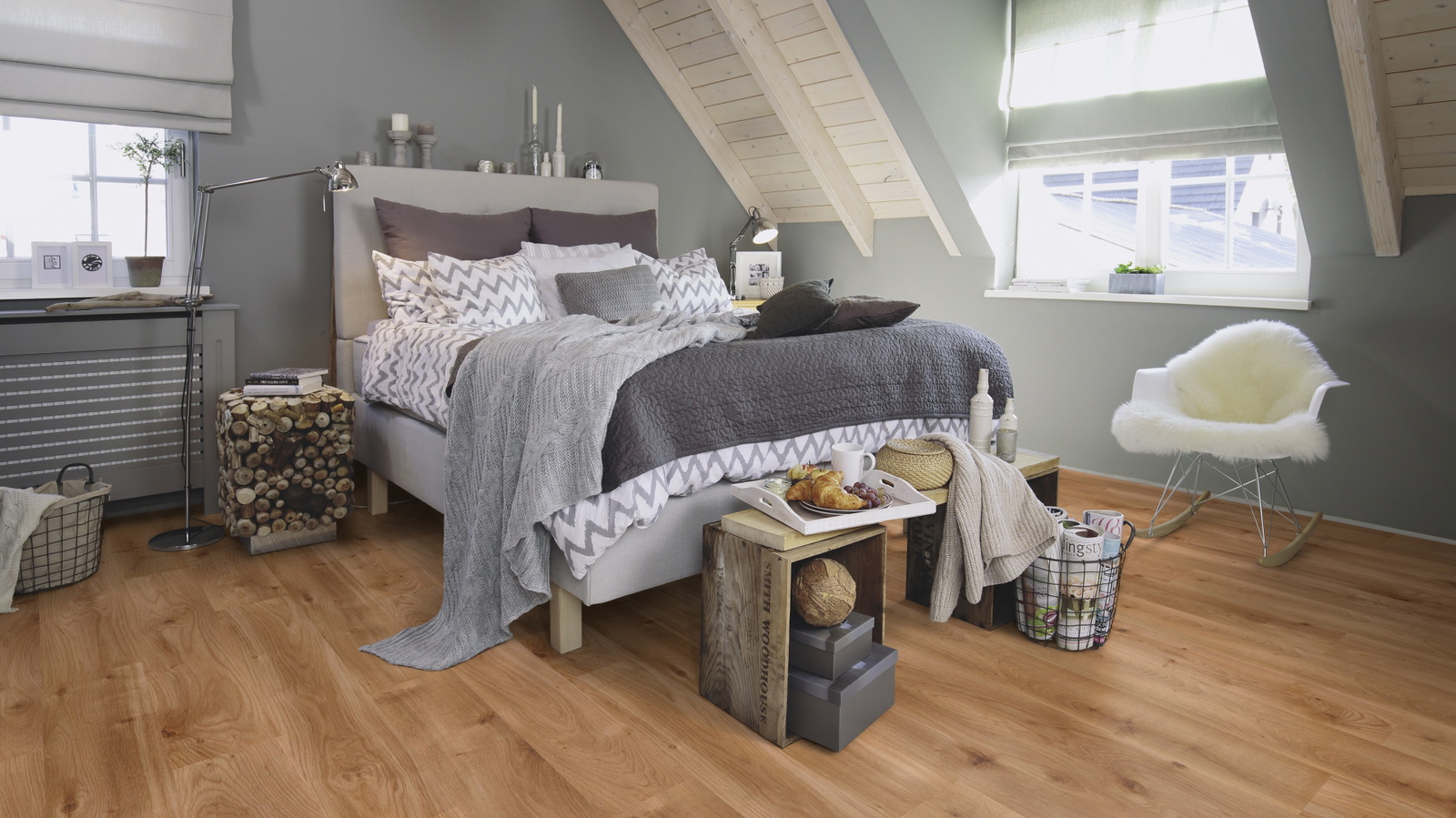 Milieubild Schlafzimmer im modernen Dachgeschoss - wineo PLC300R