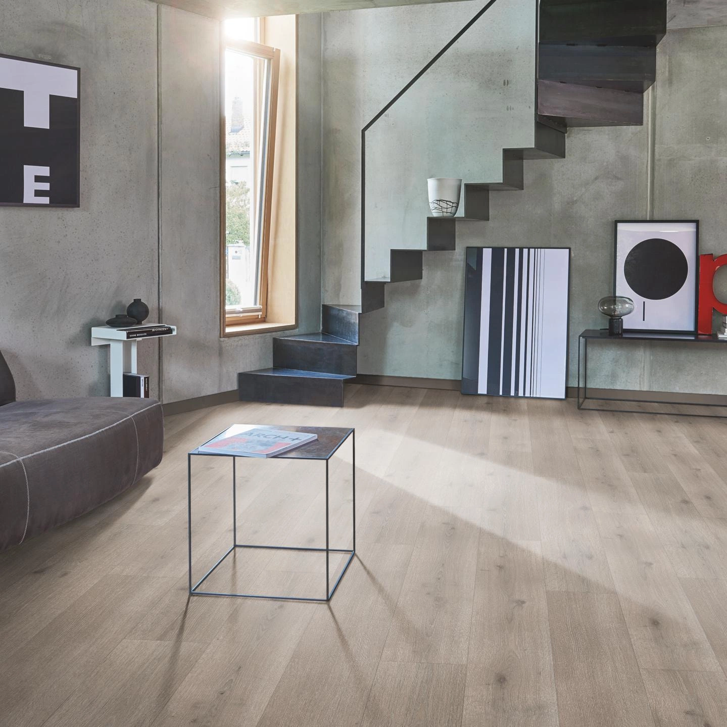 Milieubild Wohnzimmer im modernen Loft-Stil - Parador HDF Klick-Designboden Modular ONE Eiche Urban grau Milieubild Wohnzimmer im modernen Loft-Stil - Parador 1730771