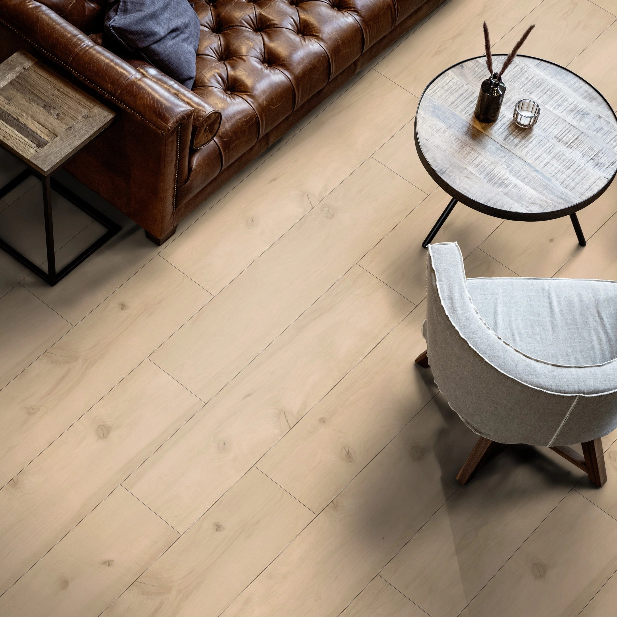 Milieubild Wohnzimmer mit Ledersofa - Blick von oben - ter Hürne Laminat Trend Edition Erle Feng Shui Milieubild Wohnzimmer mit Ledersofa - Blick von oben - ter Hürne 1101021827