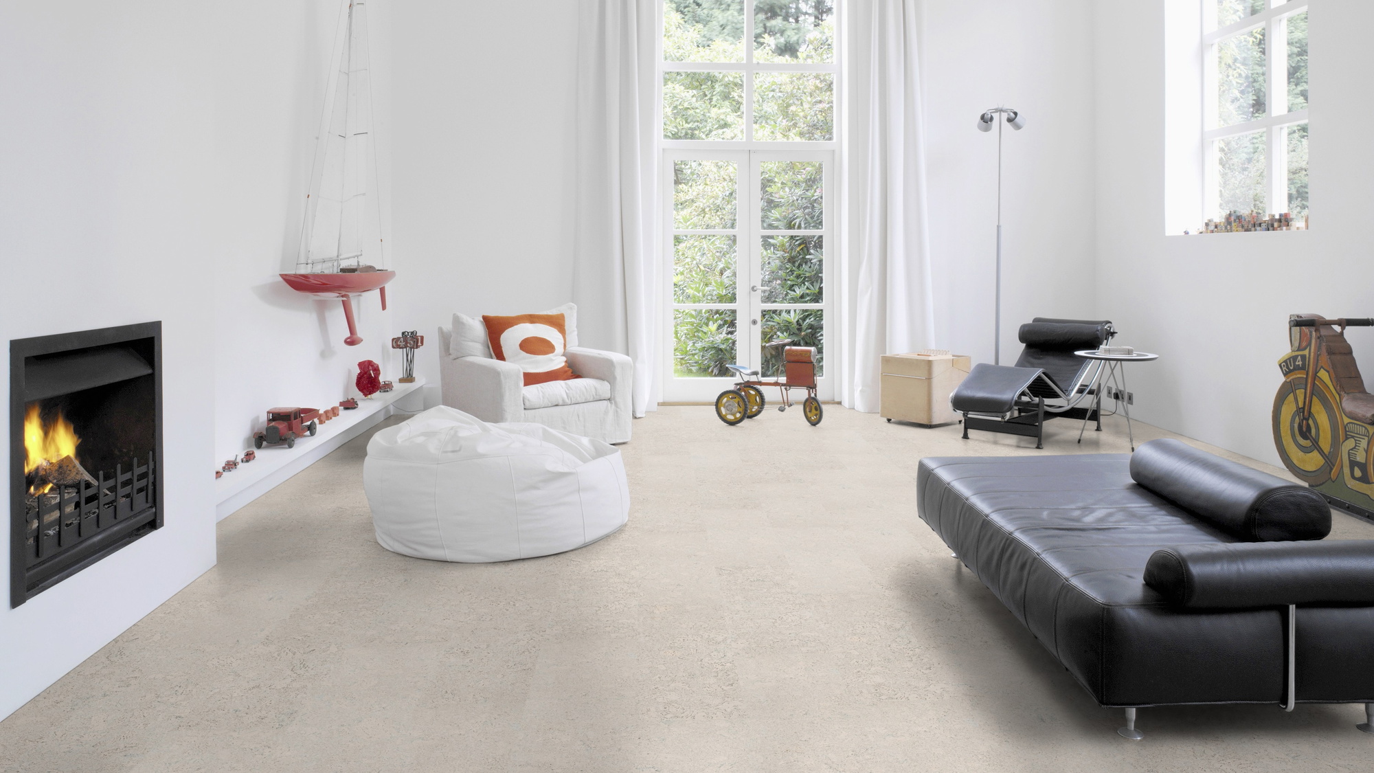 Milieubild Altbau-Wohnzimmer mit Kamin - Wicanders Wise HDF Klick-Korkboden cork Essence Personality Moonlight Milieubild Altbau-Wohnzimmer mit Kamin - Wicanders Wise 80002260