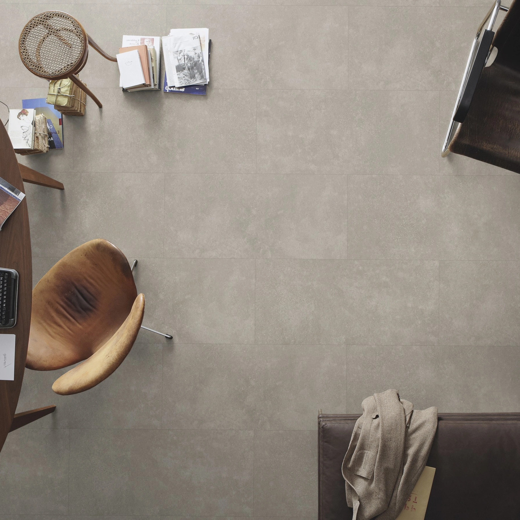 Milieubild Büro mit ovalem Tisch - Draufsicht - MEISTER Laminat LB 150 Mineral Stone Milieubild Büro mit ovalem Tisch - Draufsicht - MEISTER 600003-0857398-07137