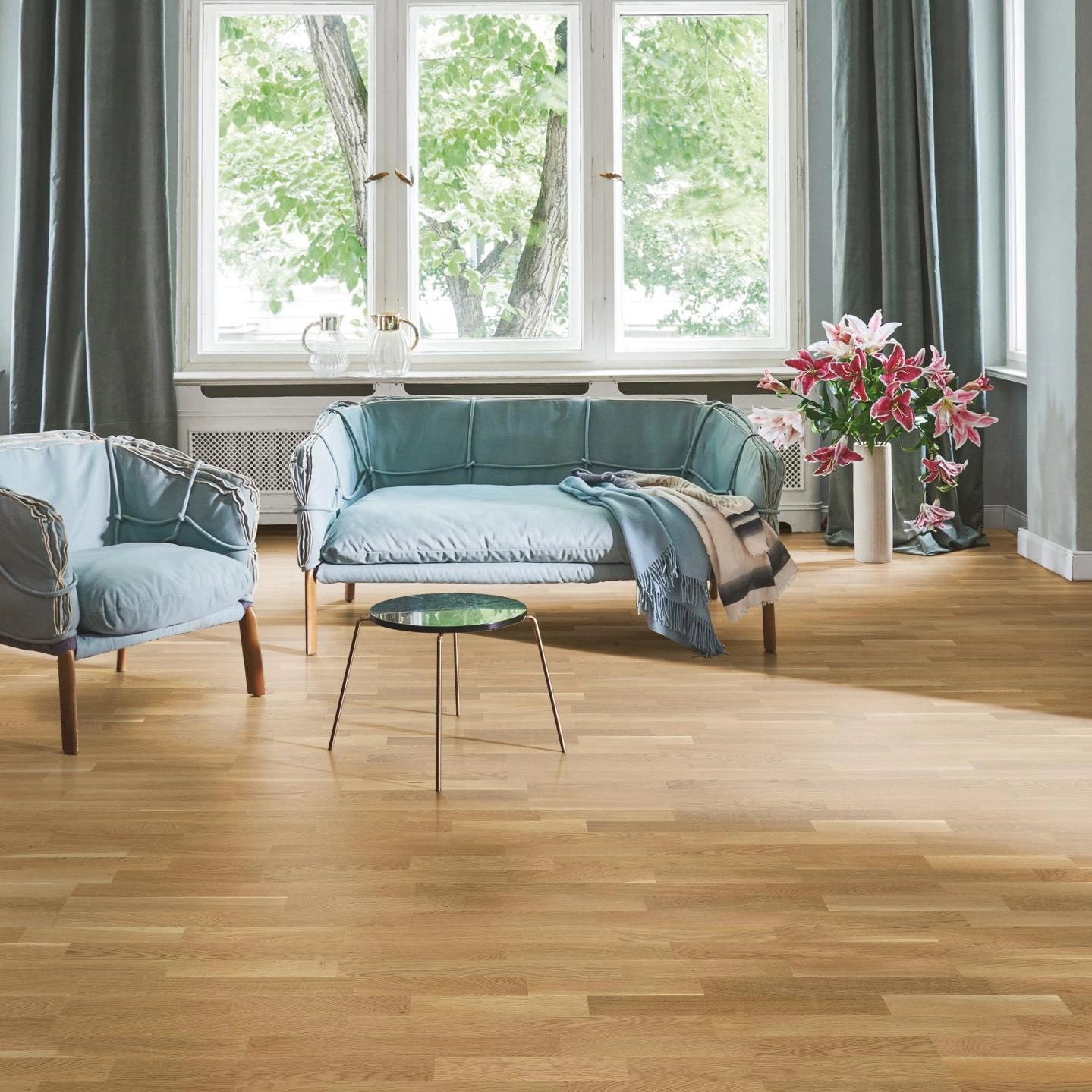 Milieubild Wohnzimmer in Stadtwohnung - Parador Parkett Classic 3060 Eiche matt Milieubild Wohnzimmer in Stadtwohnung - Parador 1247126