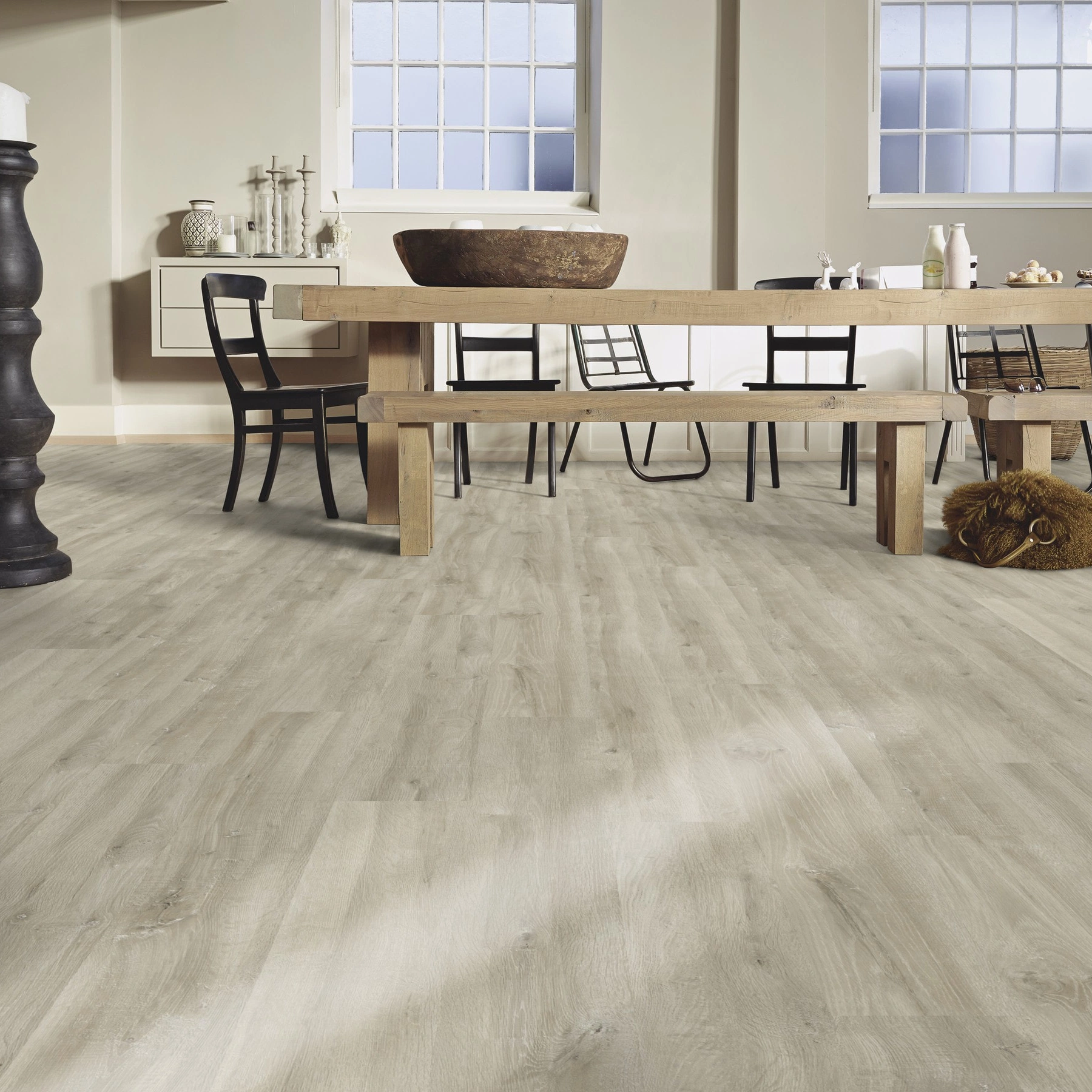 Milieubild Esszimmer mit großem Tisch - MEISTER Laminat LD 55 Cabana Wood Milieubild Esszimmer mit großem Tisch - MEISTER 600015-1288198-06681