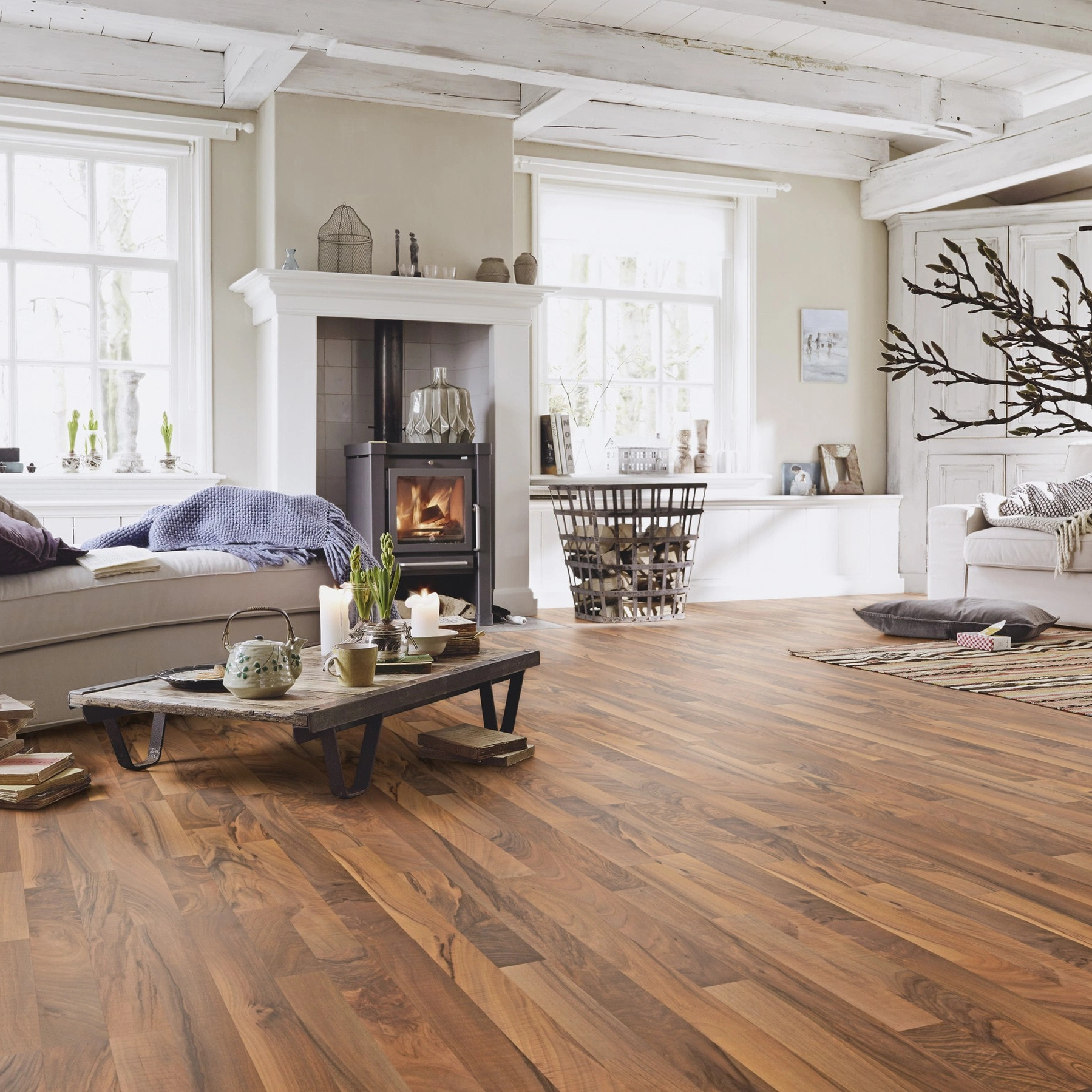 Milieubild Wohnzimmer im Landhaus-Stil - MEISTER Laminat LC 55 S Nussbaum Milieubild Wohnzimmer im Landhaus-Stil - MEISTER 600013-1288198-00211