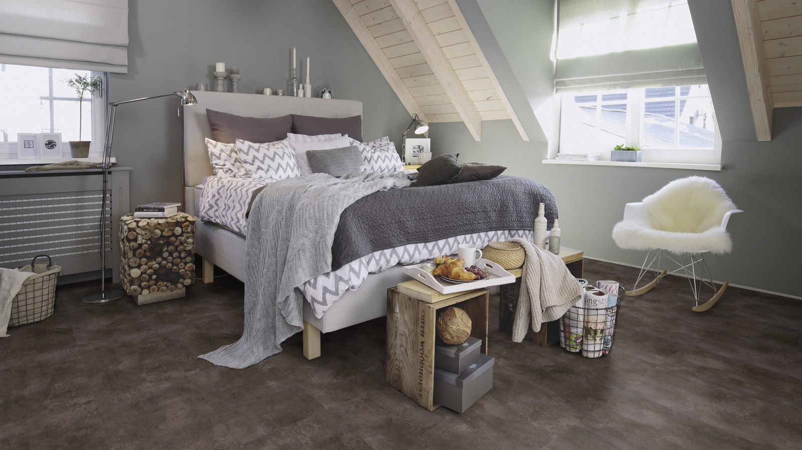 Milieubild Schlafzimmer im modernen Dachgeschoss - wineo PL320R