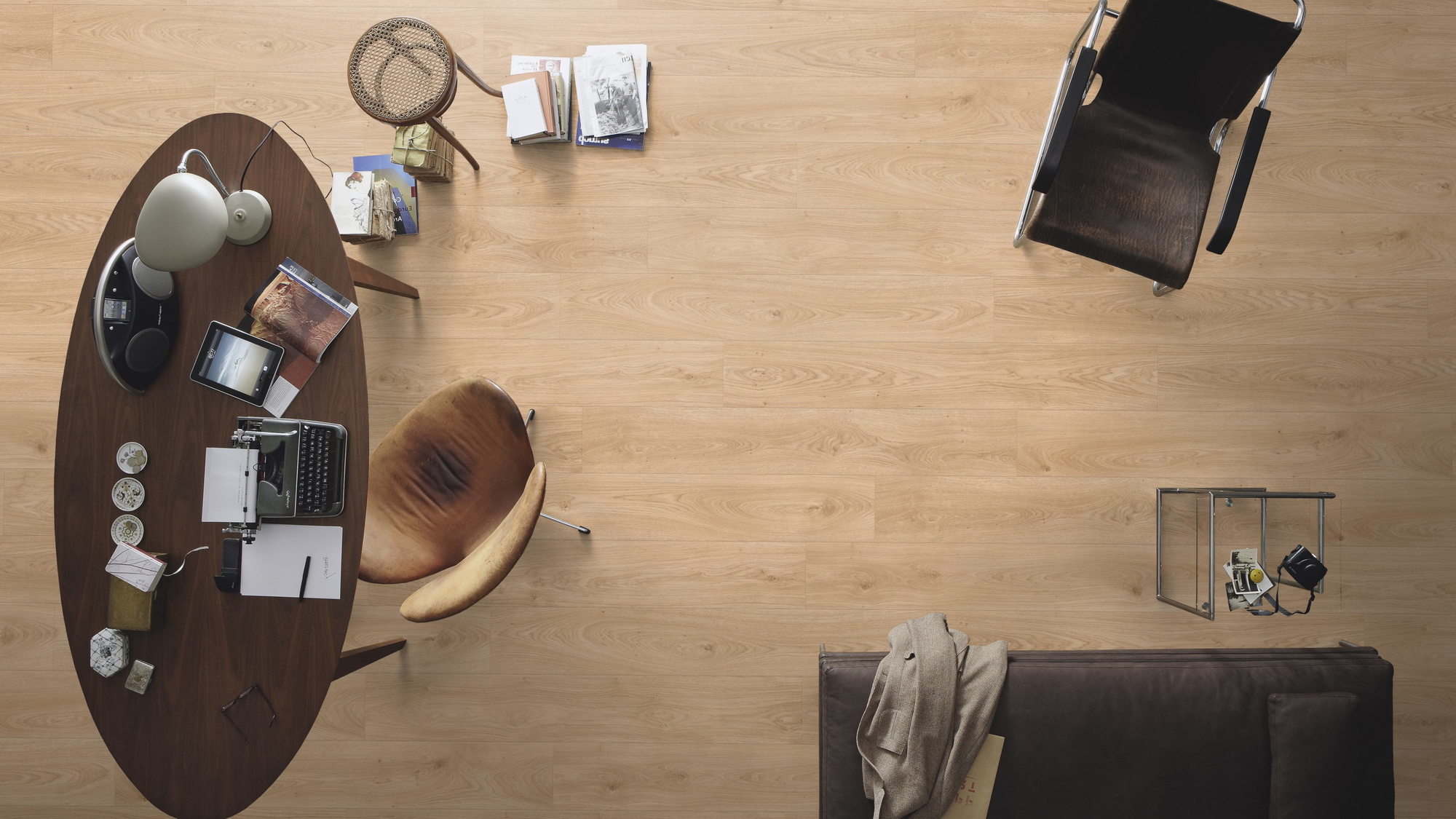 Milieubild Büro mit ovalem Tisch - Draufsicht - Meister Laminat LD 150 Eiche relax pure Milieubild Büro mit ovalem Tisch - Draufsicht - Meister 600017-1288198-07113