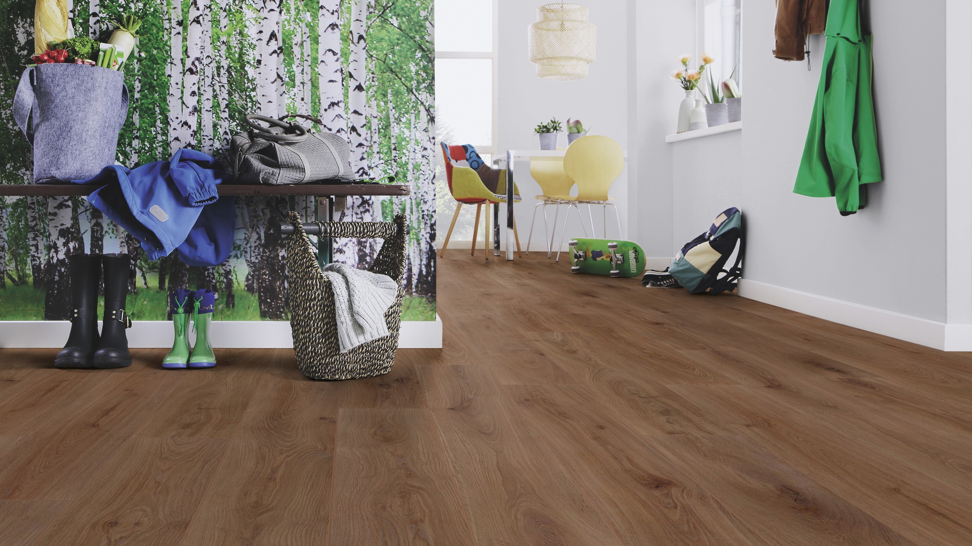 Milieubild Esszimmer mit Flur und Sitzbank - wineo Klebe-Bioboden PURLINE wineo 1000 wood XL Noble Oak Chocolate Milieubild Esszimmer mit Flur und Sitzbank - wineo PL312R