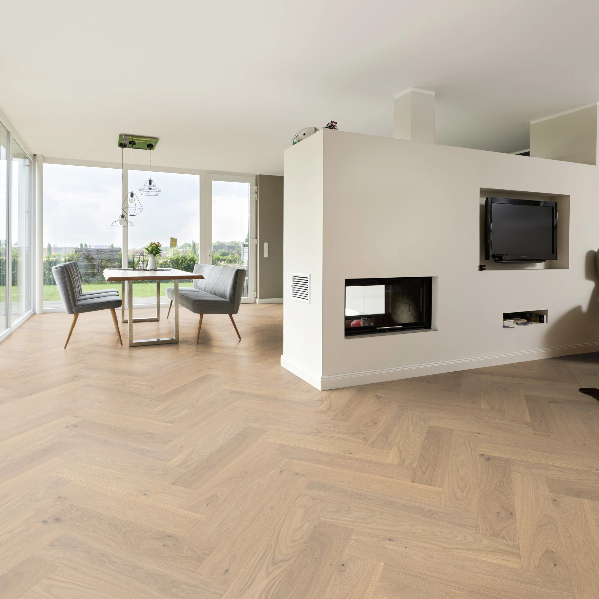 Milieubild Wohnzimmer mit Essbereich und Kamin - ter Hürne Parkett Estate Collection OLIO Eiche Avignon Milieubild Wohnzimmer mit Essbereich und Kamin - ter Hürne 1101312670