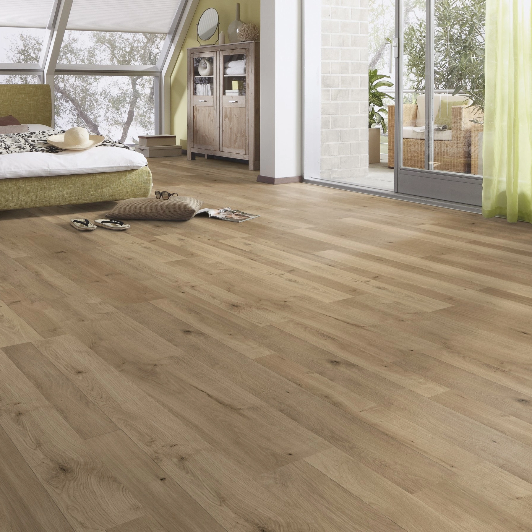 Milieubild Schlafzimmer im modernen Dachgeschoss - MEISTER Laminat LC 55 Natural Oak Milieubild Schlafzimmer im modernen Dachgeschoss - MEISTER 600012-1288198-06675