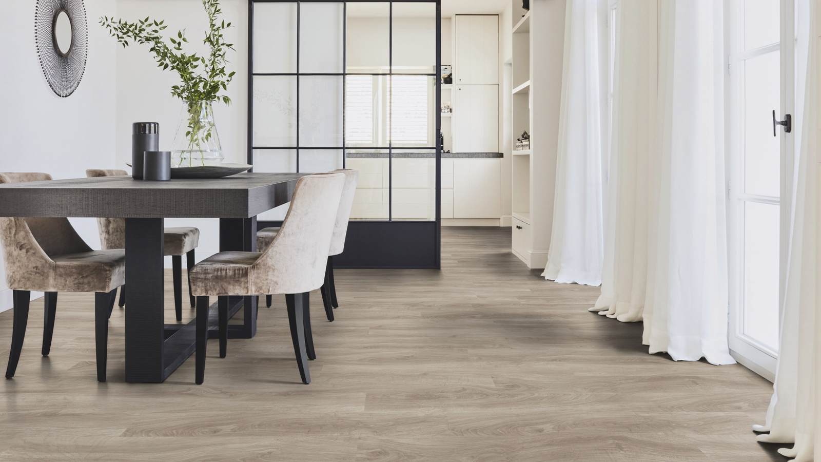 Milieubild Modernes Esszimmer mit Glas-Schiebetür - Tarkett 24524011