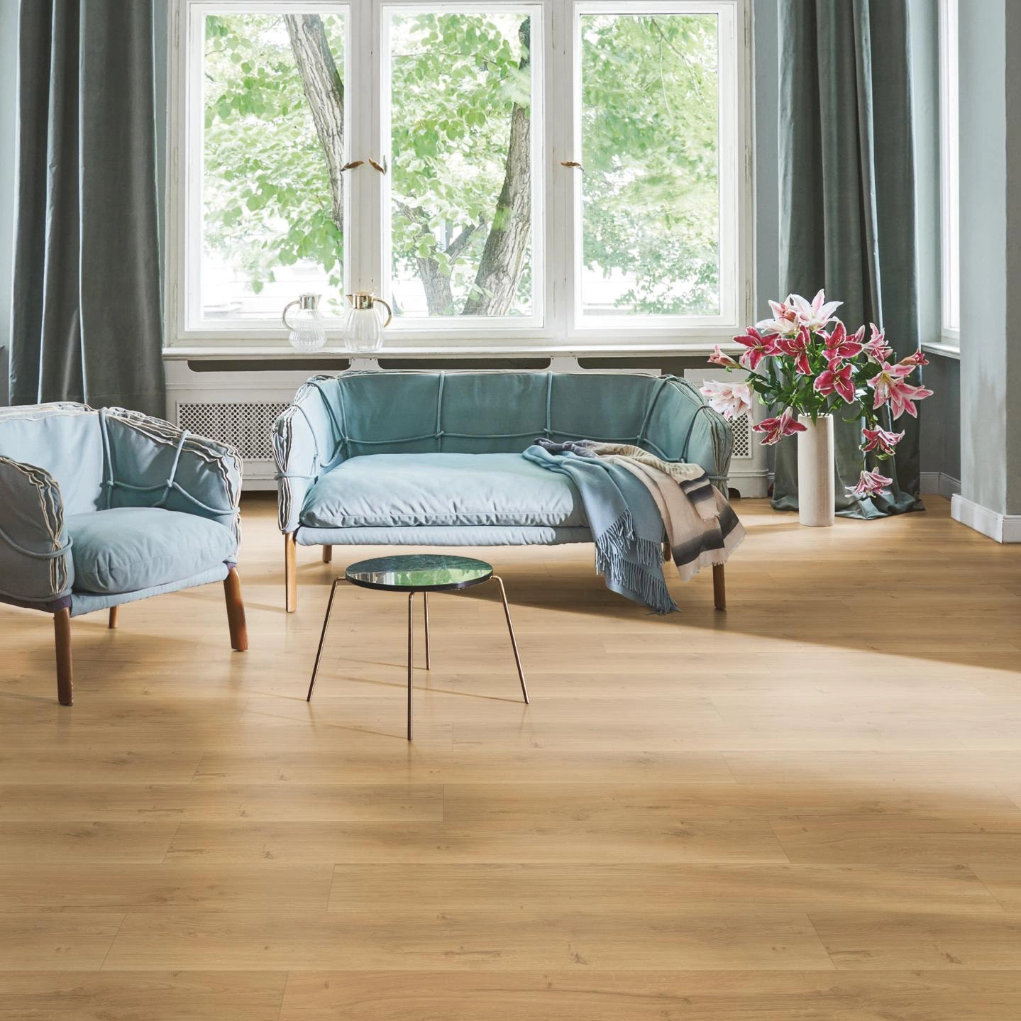Milieubild Wohnzimmer in Stadtwohnung - Parador HDF Klick-Designboden Modular ONE Eiche Spirit natur Milieubild Wohnzimmer in Stadtwohnung - Parador 1730772