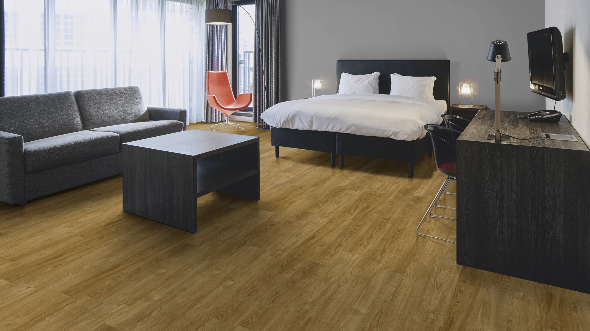 Milieubild Hotelzimmer mit Kingsize-Bett - Forbo Flooring 243615