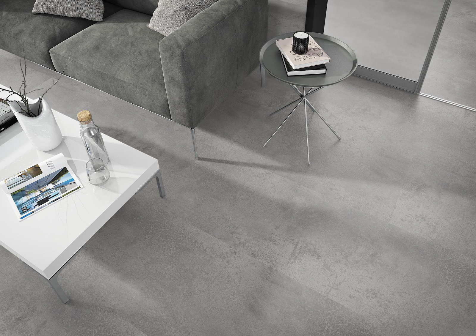 Milieubild Wohnzimmer - Sofa mit Beistelltisch und Glastür - nexflor NXF-51030-004
