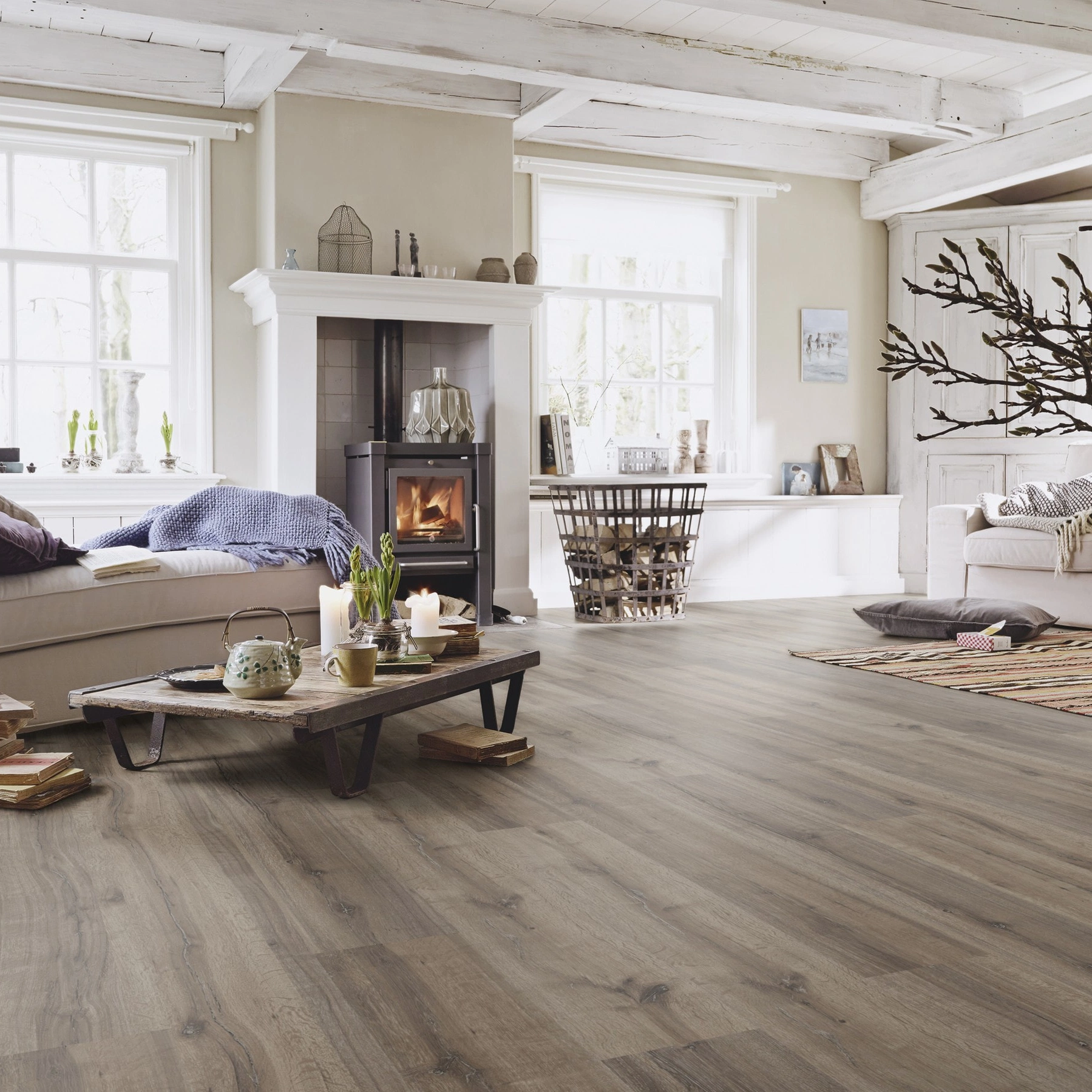 Milieubild Wohnzimmer im Landhaus-Stil - MEISTER Laminat LC 55 Grey Oak Milieubild Wohnzimmer im Landhaus-Stil - MEISTER 600012-1288198-06671