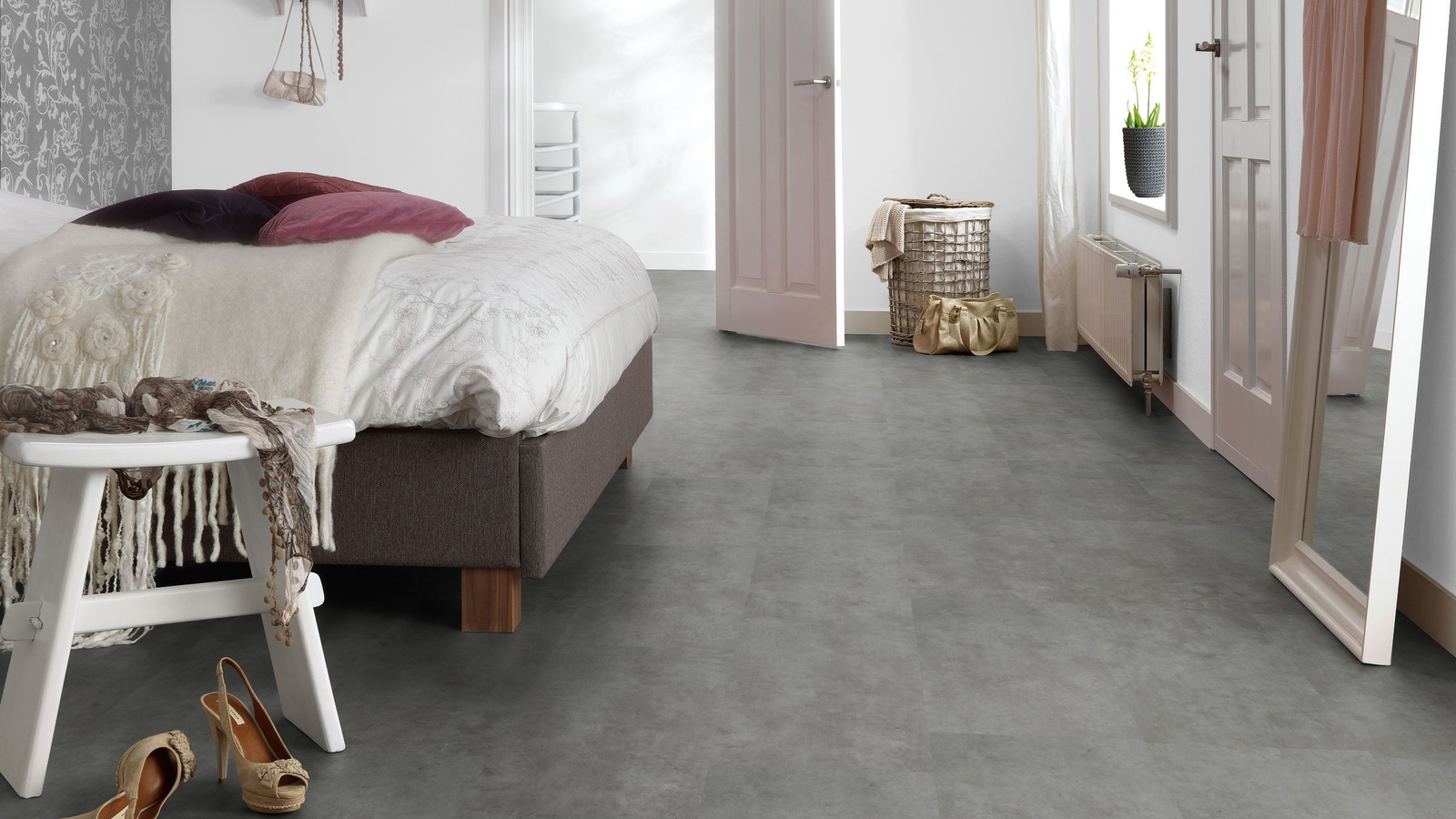 Milieubild Schlafzimmer mit Hocker - Forbo Flooring 217638