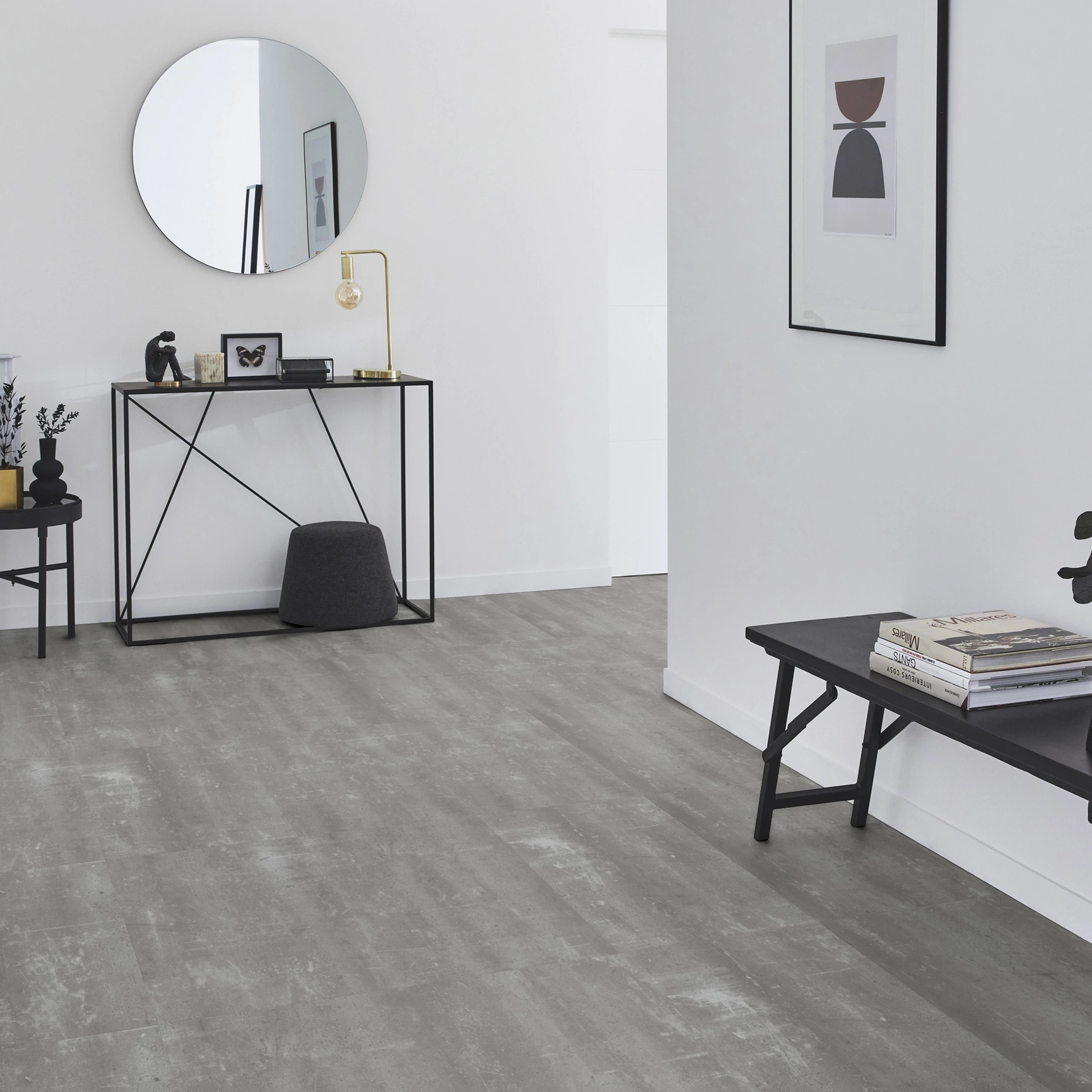 Milieubild Flur mit Sideboard und Spiegel - Tarkett Klebe-Vinyl Essence 30 Scratched Cement Grey Milieubild Flur mit Sideboard und Spiegel - Tarkett 260056010