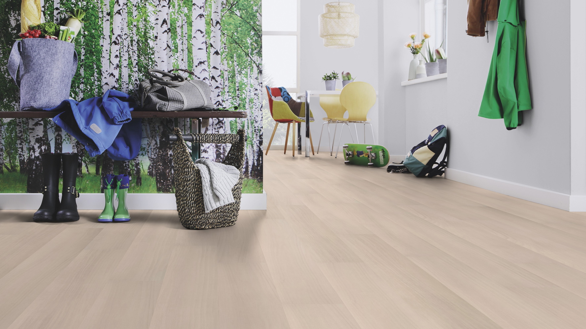 Milieubild Esszimmer mit Flur und Sitzbank - wineo Klebe-Bioboden PURLINE wineo 1000 wood L Light Maple Cream Milieubild Esszimmer mit Flur und Sitzbank - wineo PL296R
