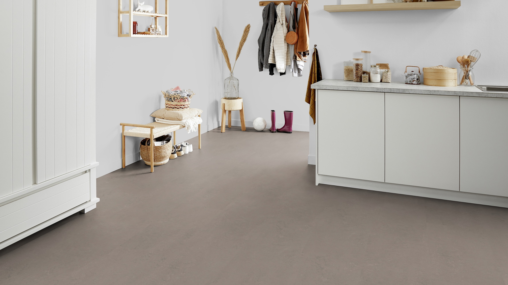 Milieubild Kompakte Küchenzeile im offenen Wohnbereich - Forbo Flooring Marmoleum Click Liquid Clay Milieubild Kompakte Küchenzeile im offenen Wohnbereich - Forbo Flooring 176501