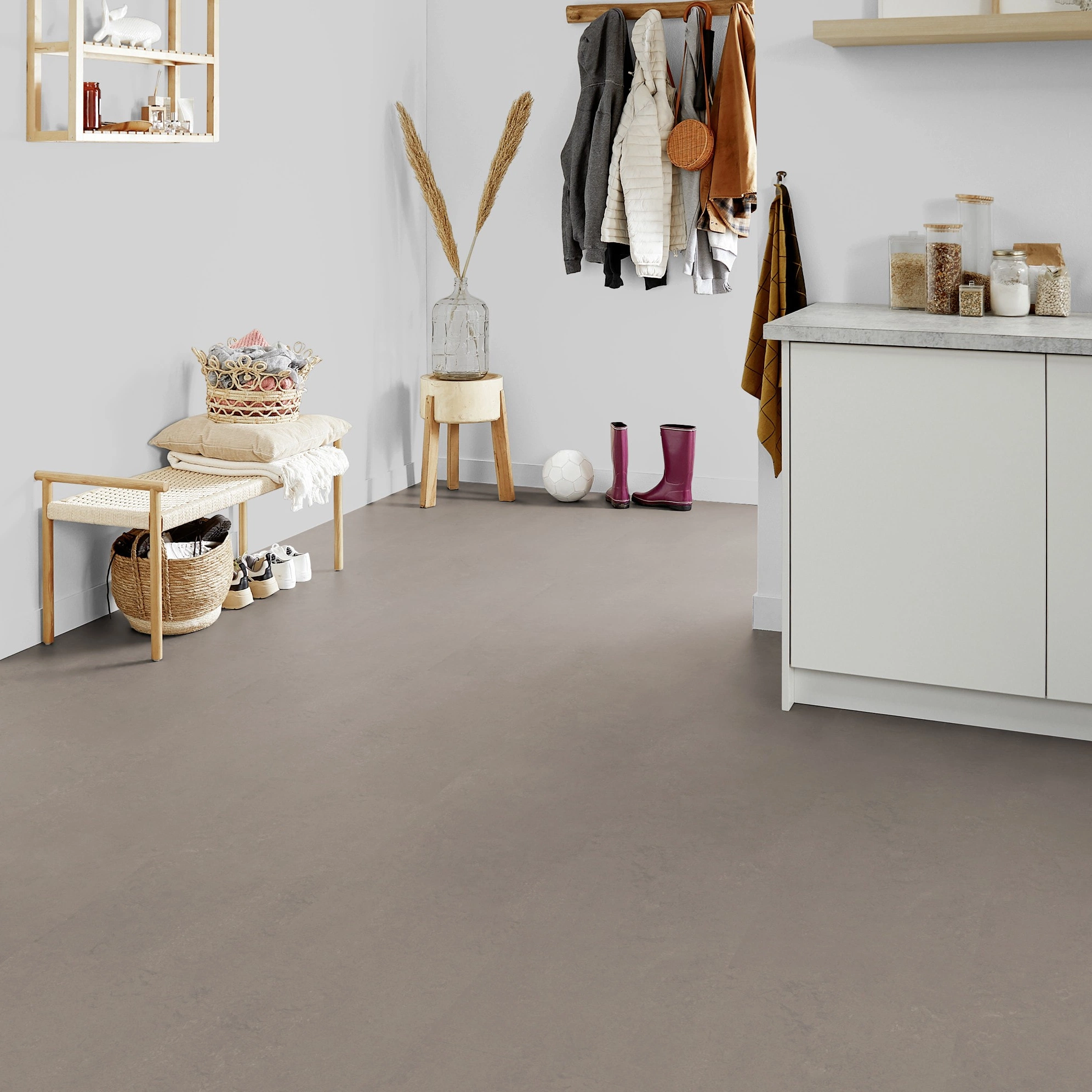 Milieubild Kompakte Küchenzeile im offenen Wohnbereich - Forbo Flooring Marmoleum Click Liquid Clay Milieubild Kompakte Küchenzeile im offenen Wohnbereich - Forbo Flooring 176501