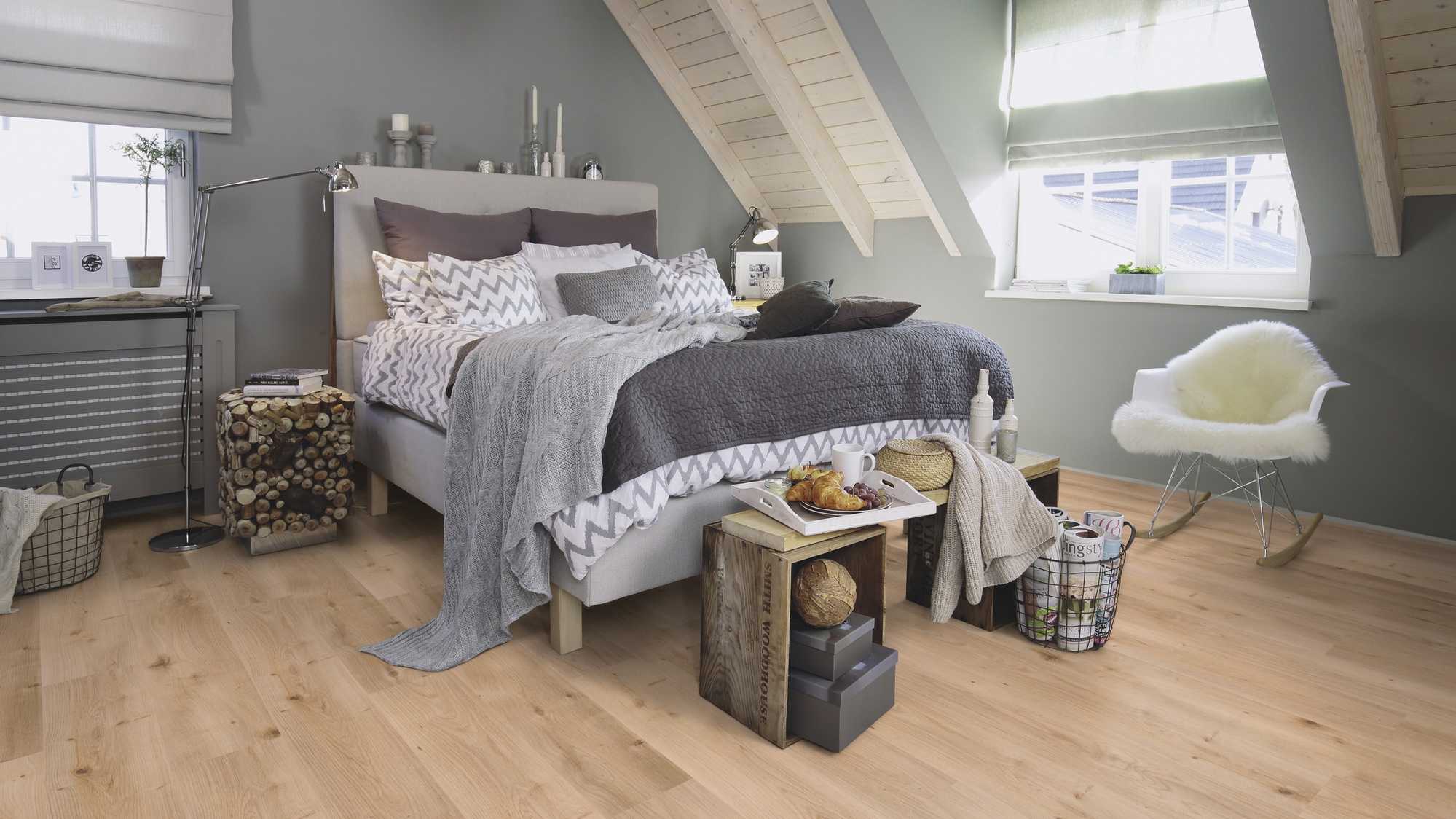 Milieubild Schlafzimmer im modernen Dachgeschoss - wineo PLC299R