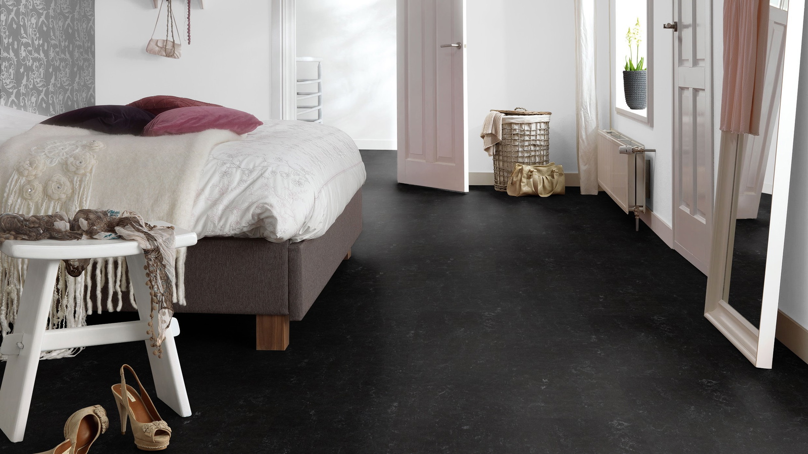 Milieubild Schlafzimmer mit Hocker - Forbo Flooring 176493