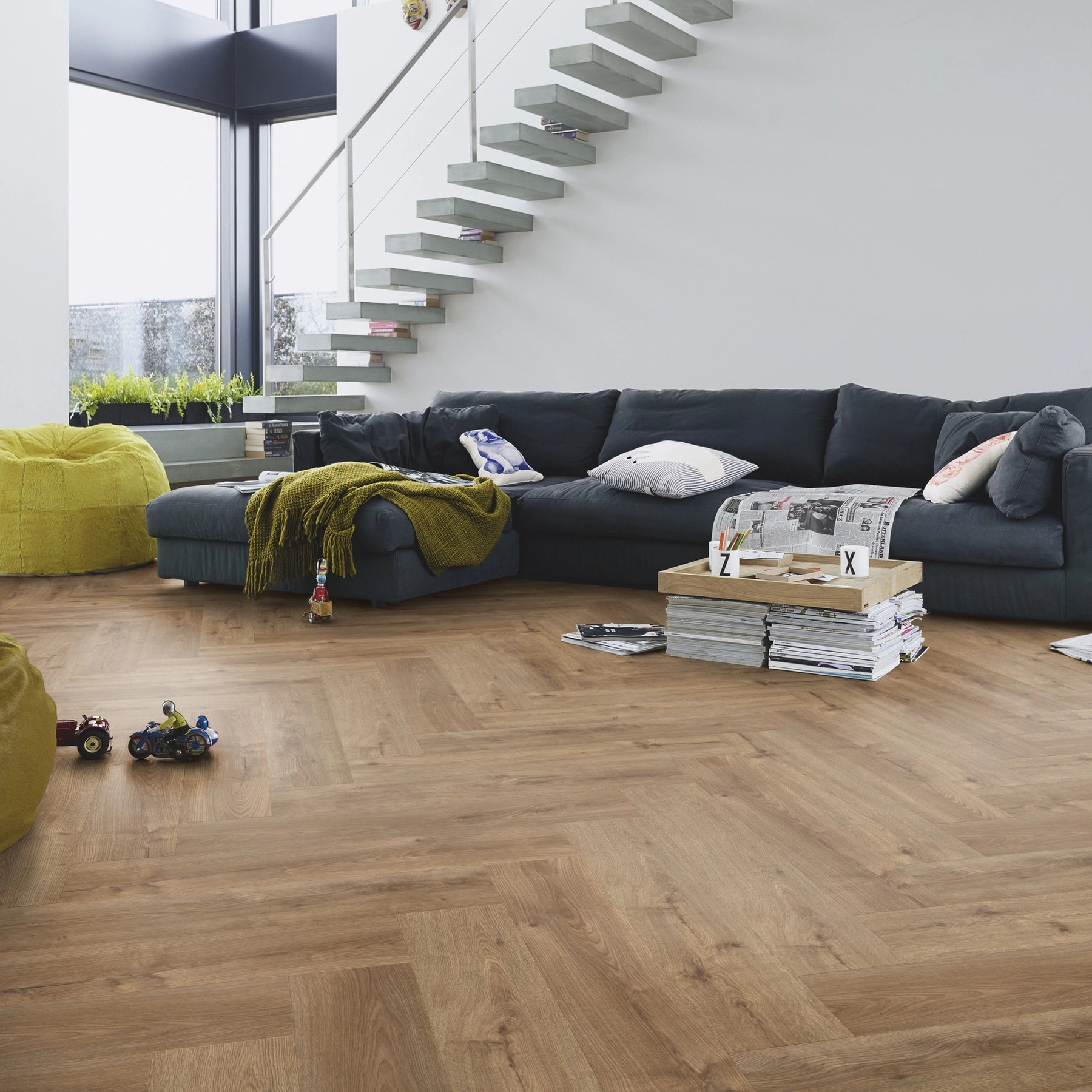 Milieubild Modernes Wohnzimmer mit Kamin - MEISTER Laminat LS 350 Eiche Bernstein Milieubild Modernes Wohnzimmer mit Kamin - MEISTER 600001-0840168-07002