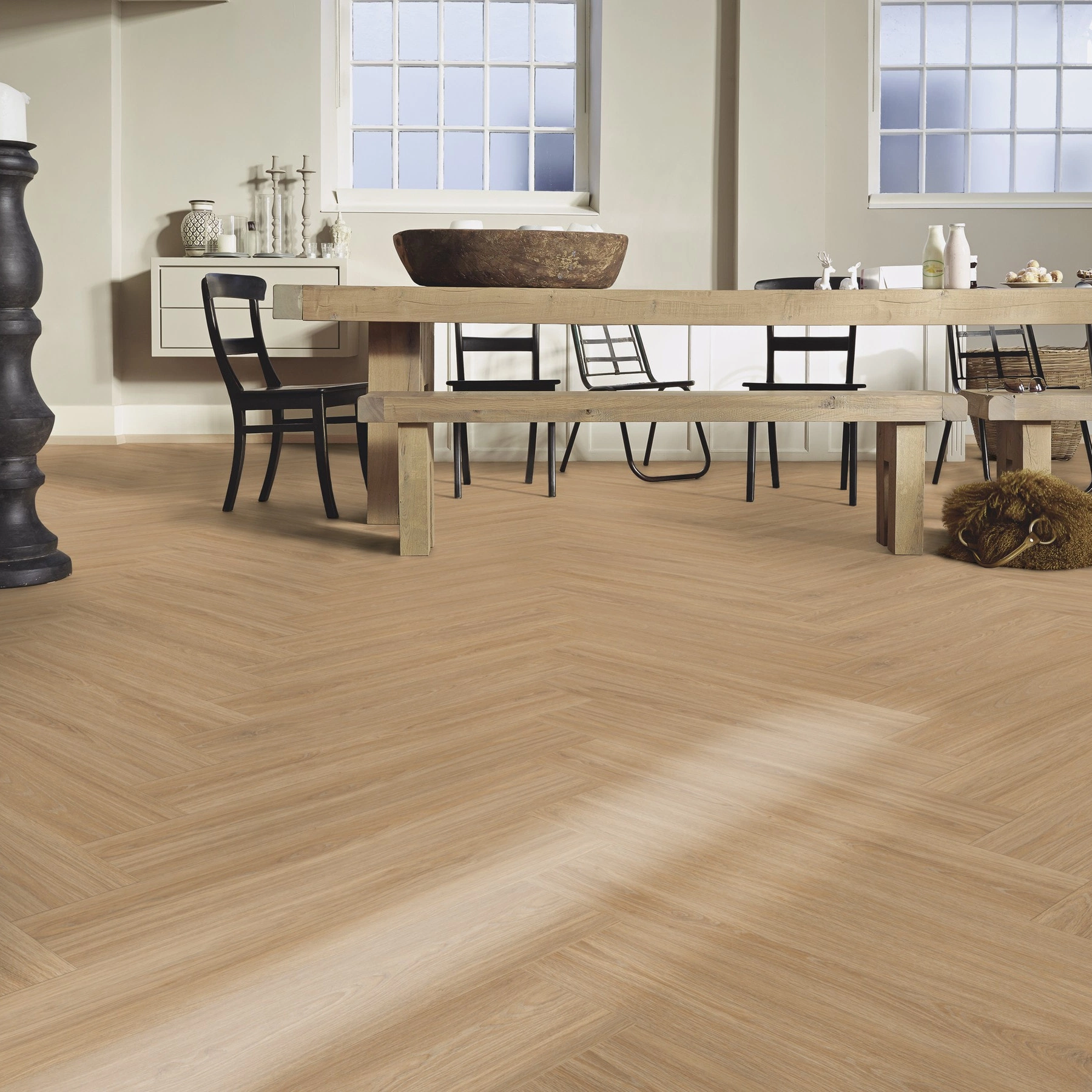 Milieubild Esszimmer mit großem Tisch - MEISTER Laminat LS 350 Princess Oak creme Milieubild Esszimmer mit großem Tisch - MEISTER 600001-0840168-06896